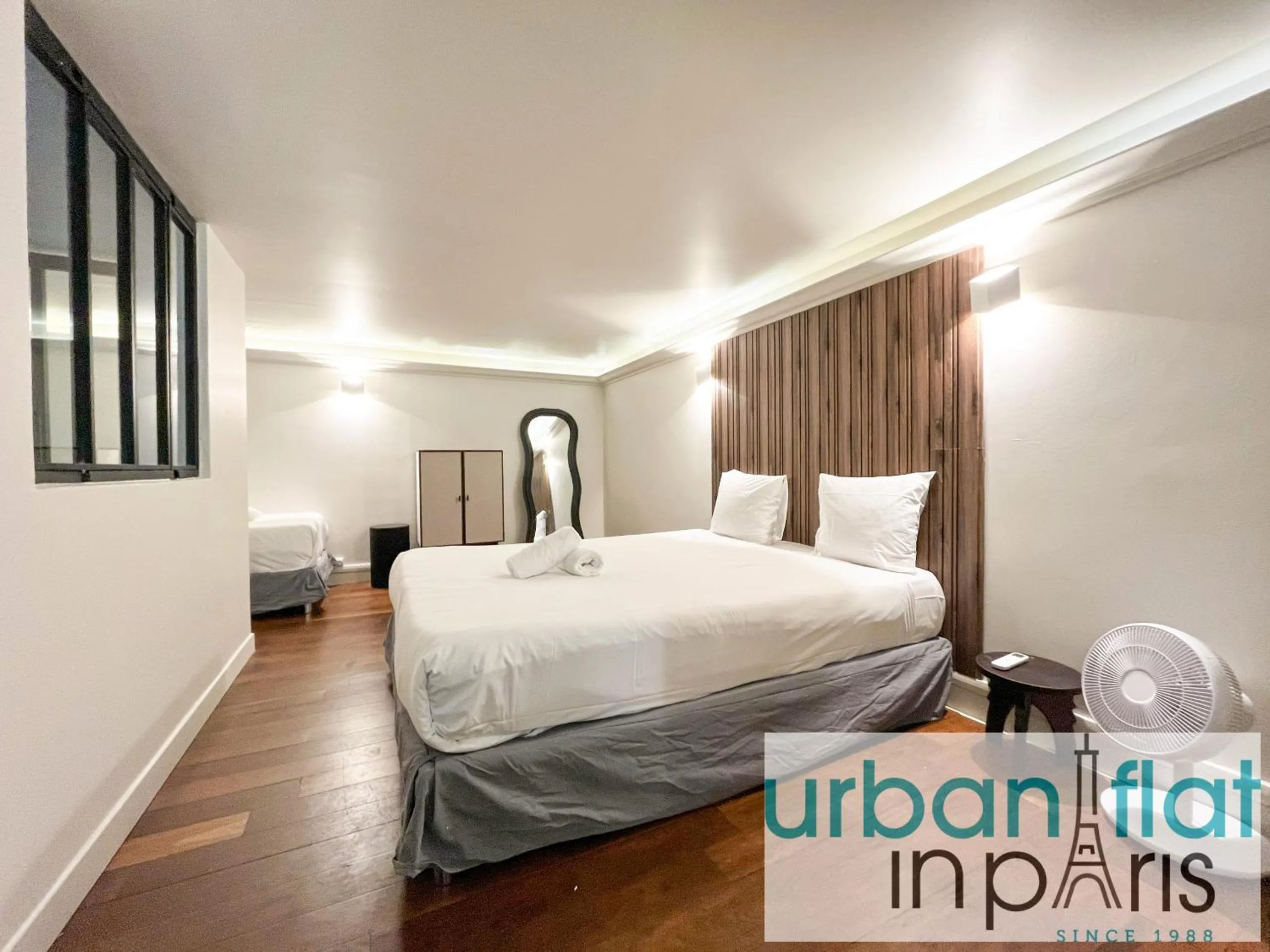 Bed in Urban Flat 09 - Stylish Triplex Champs-Elysees