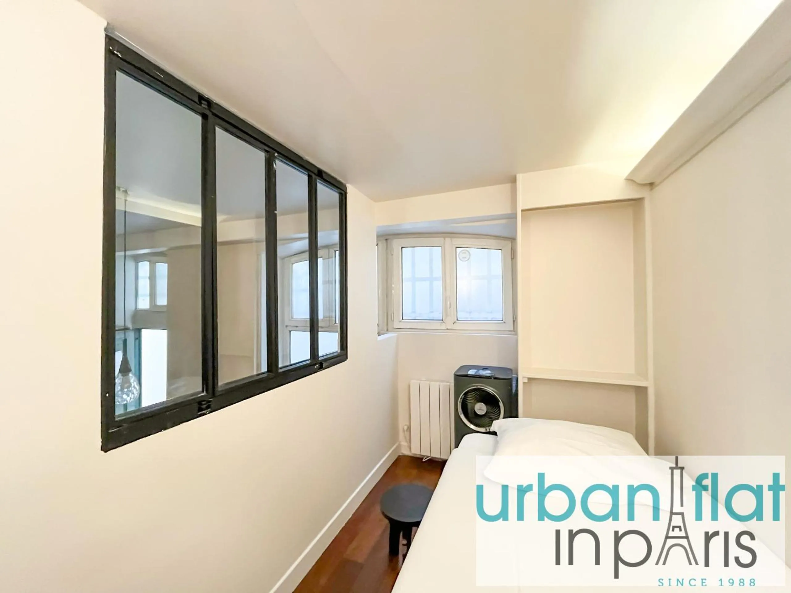 Urban Flat 09 - Stylish Triplex Champs-Elysees