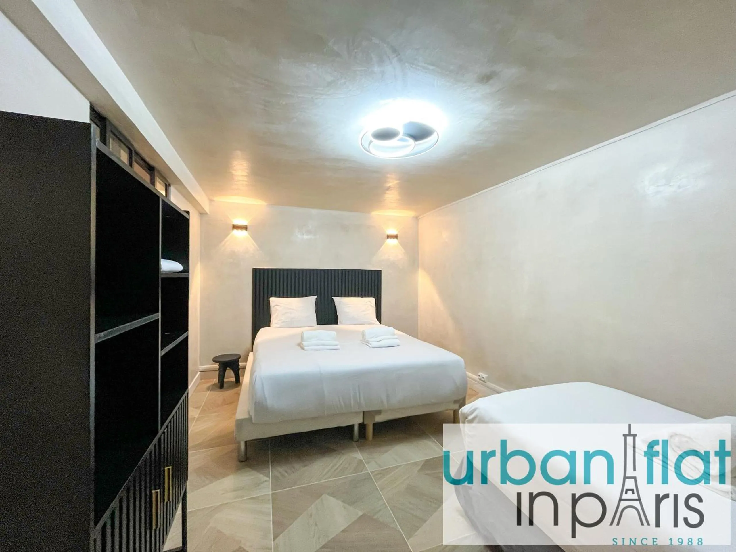 Bed in Urban Flat 09 - Stylish Triplex Champs-Elysees