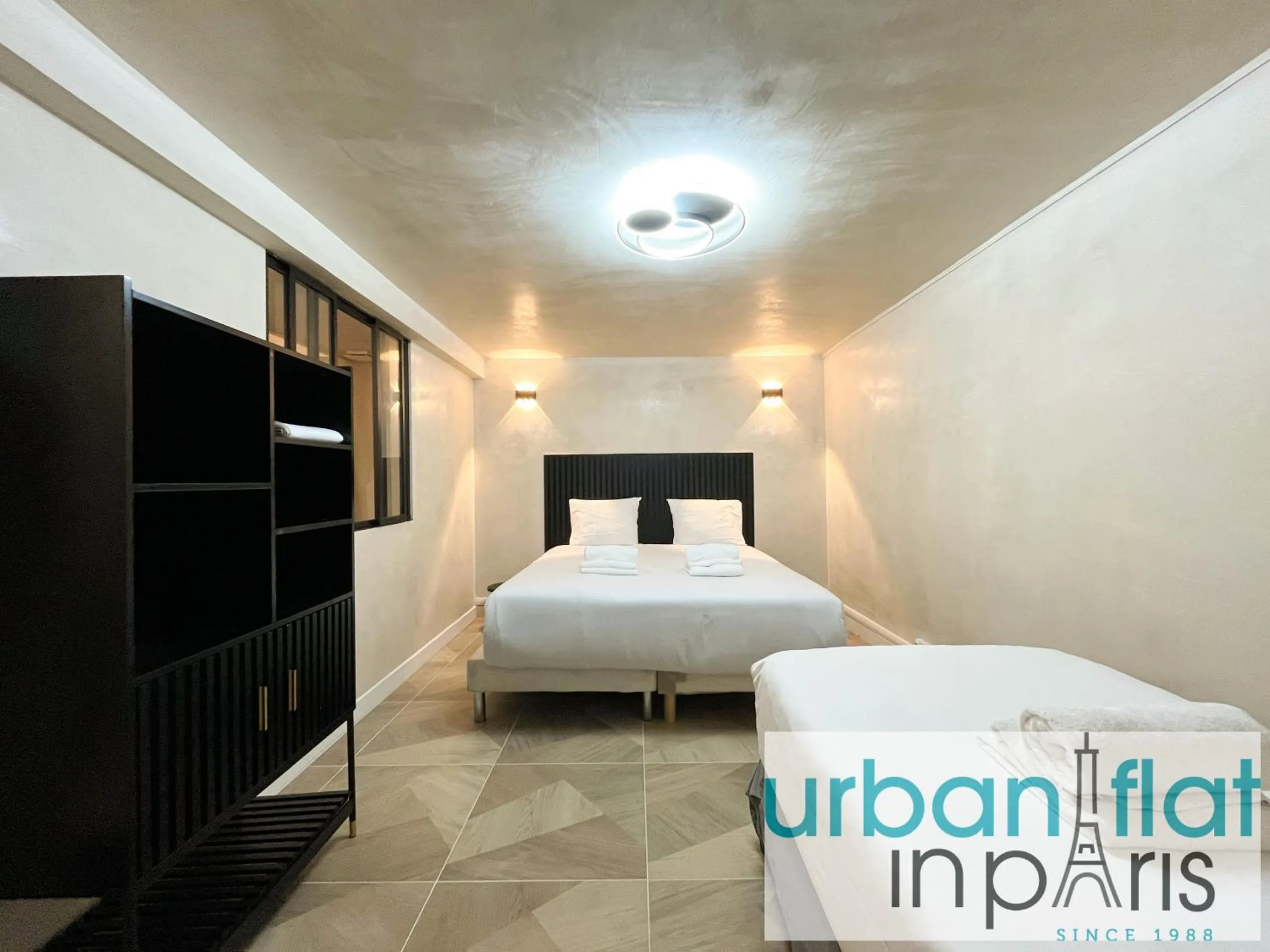 Bed in Urban Flat 09 - Stylish Triplex Champs-Elysees