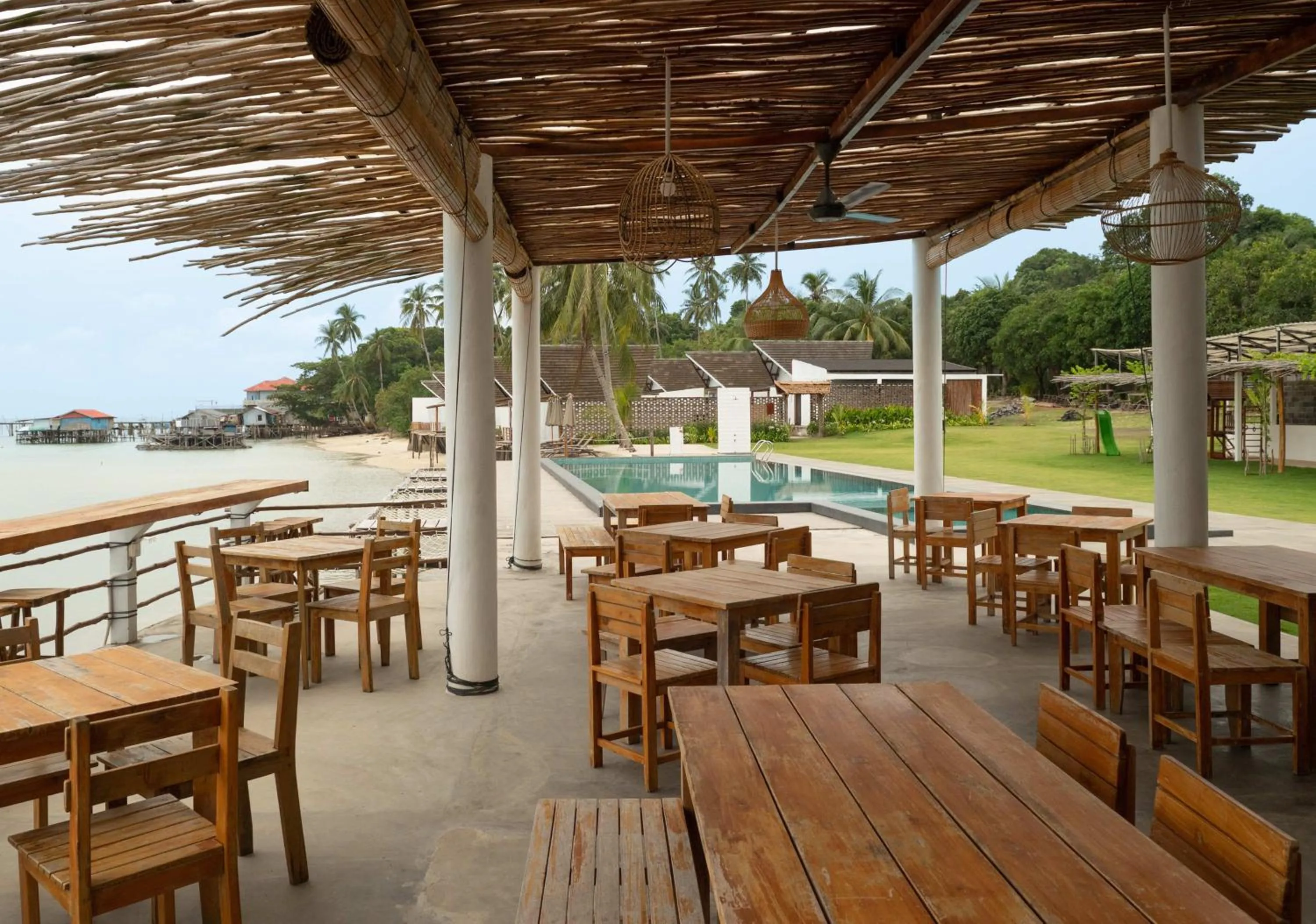 Restaurant/places to eat in Sadi Beach House