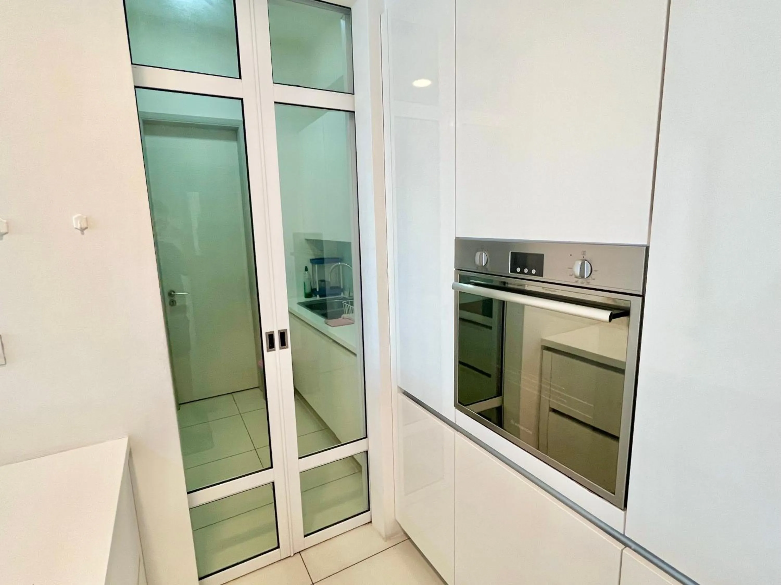 Kitchen or kitchenette in Jazz Service Suite