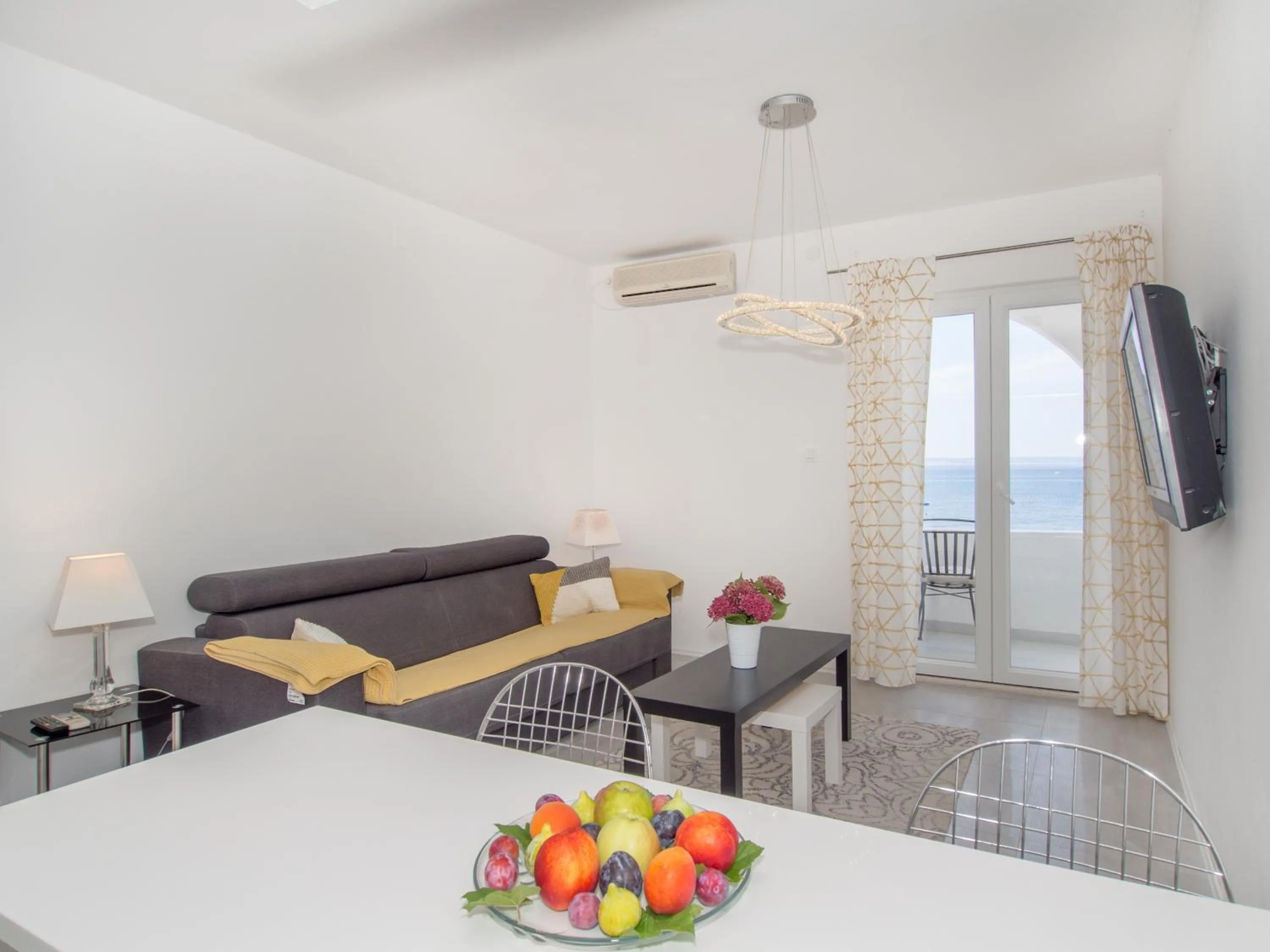Apartment with Sea View in Villa Tamaris on the beach