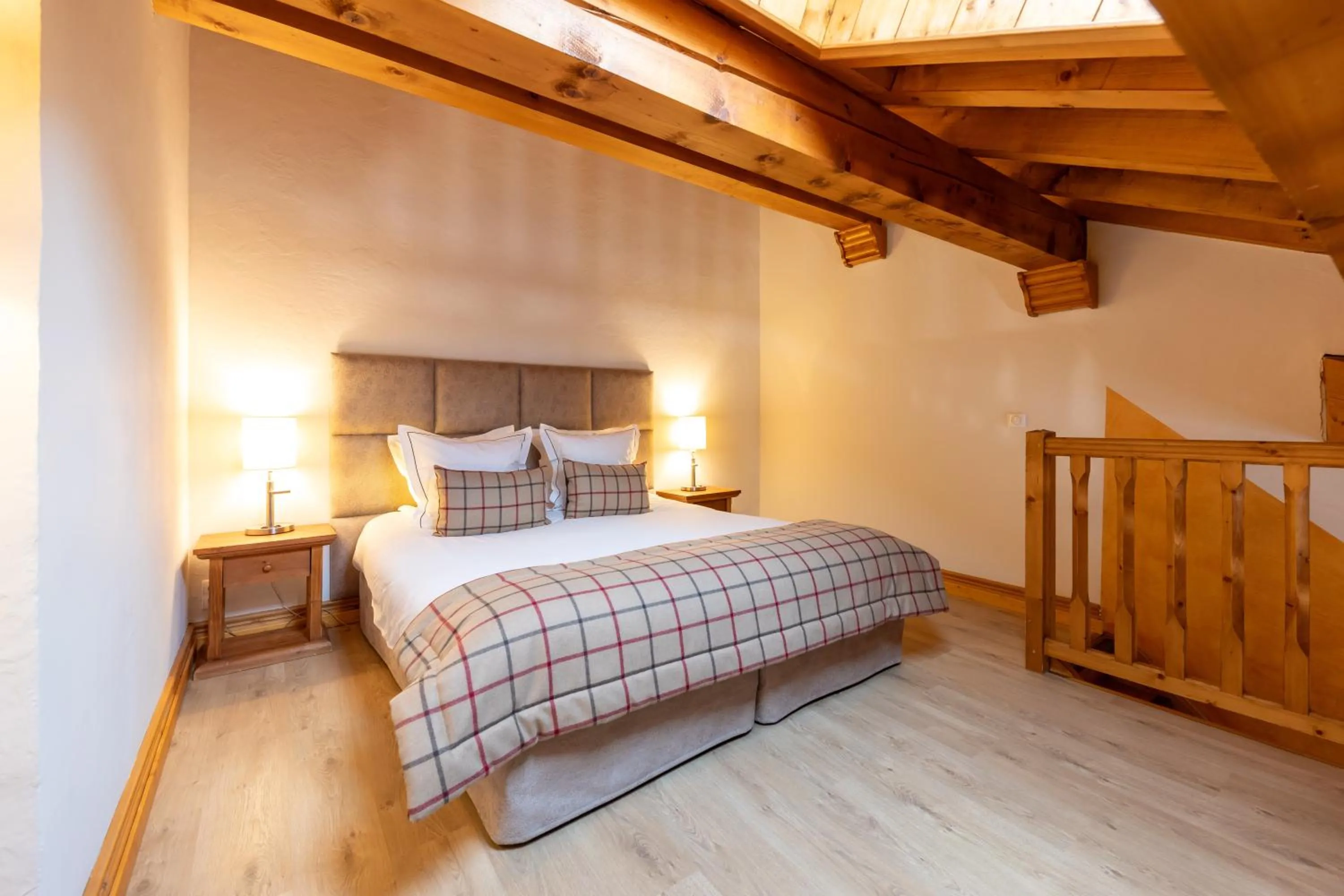 Bed in Hôtel Saint-Martin