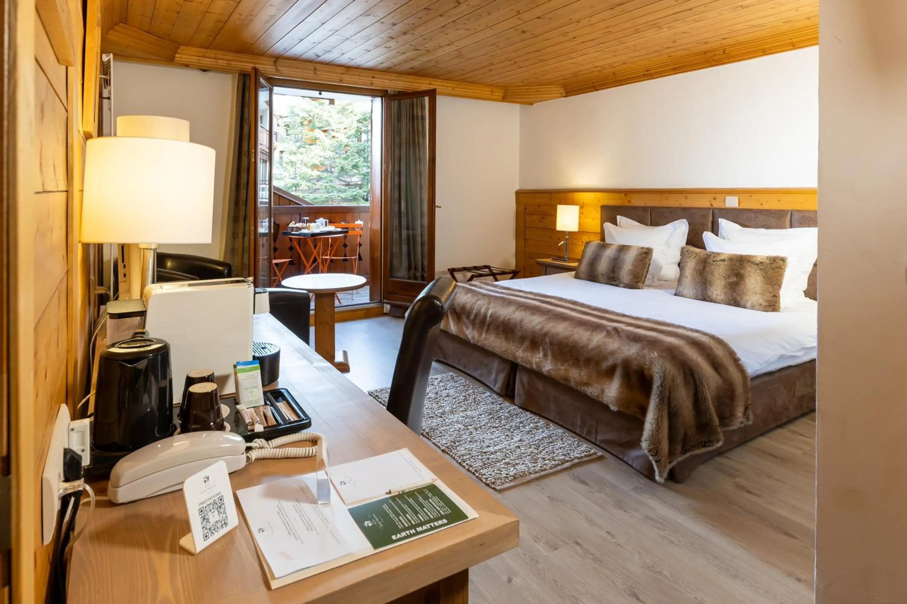 Bed in Hôtel Saint-Martin