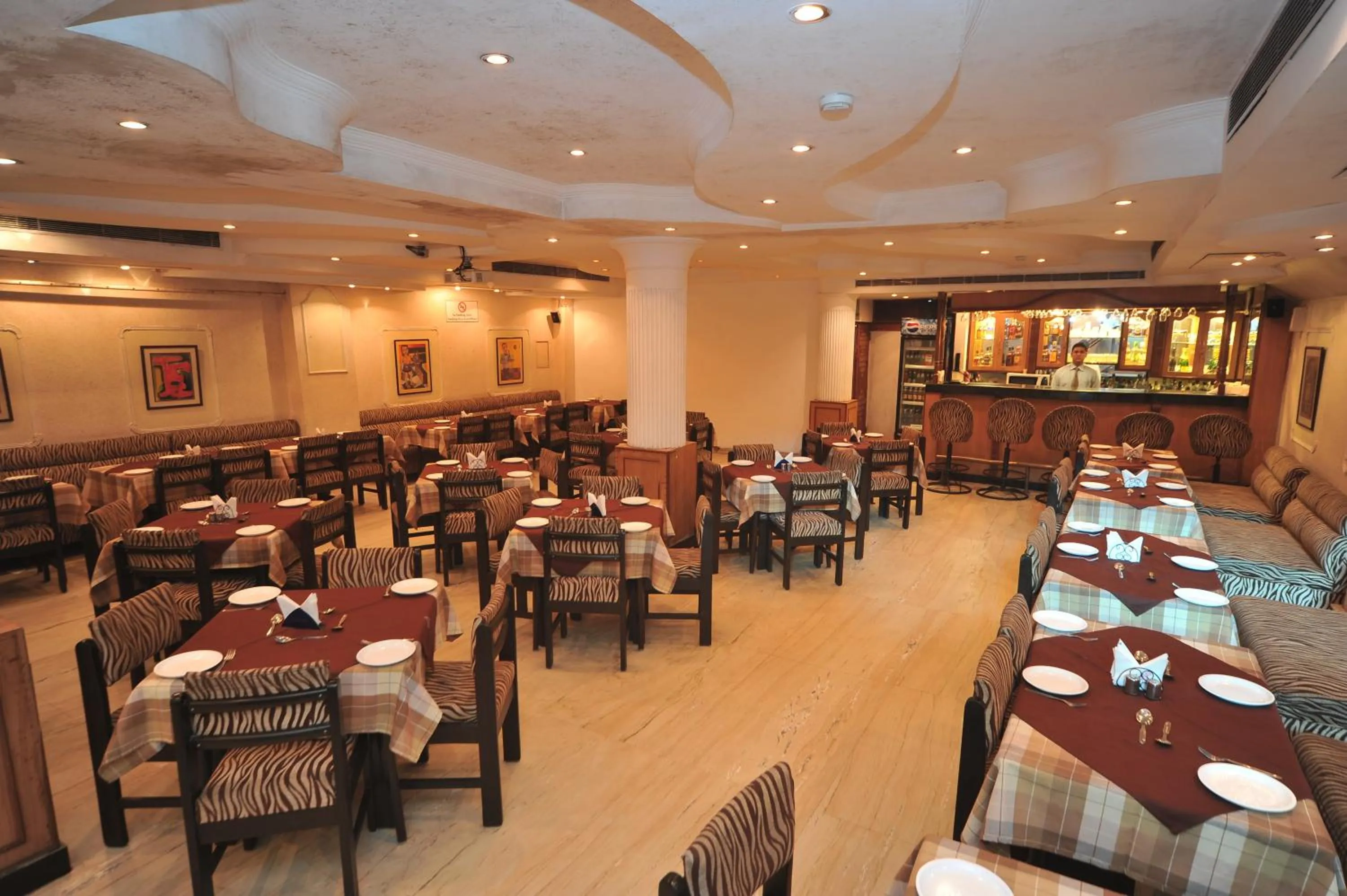 Lounge or bar in Jullundur Hotel & Restaurant