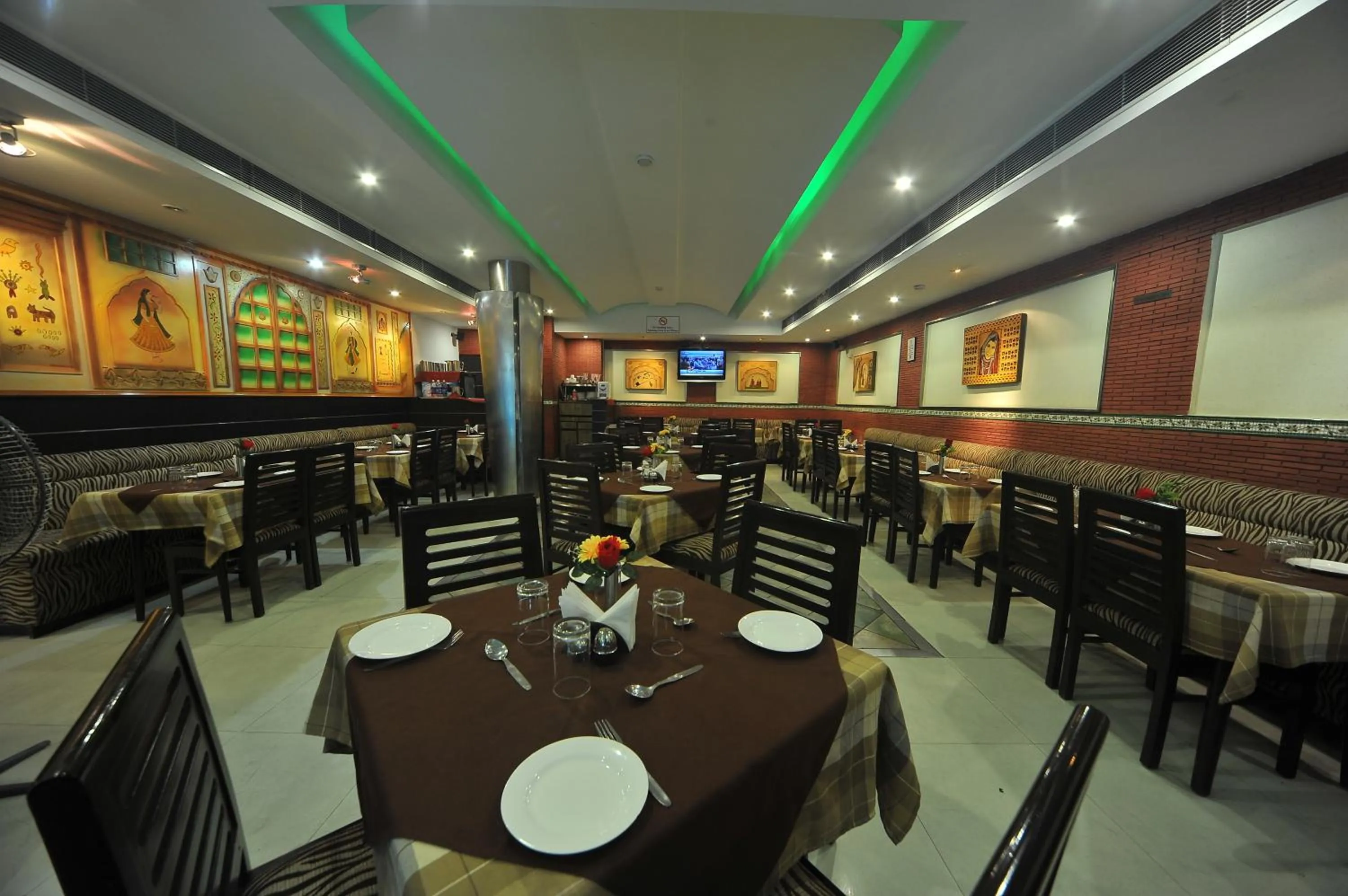 Lounge or bar in Jullundur Hotel & Restaurant