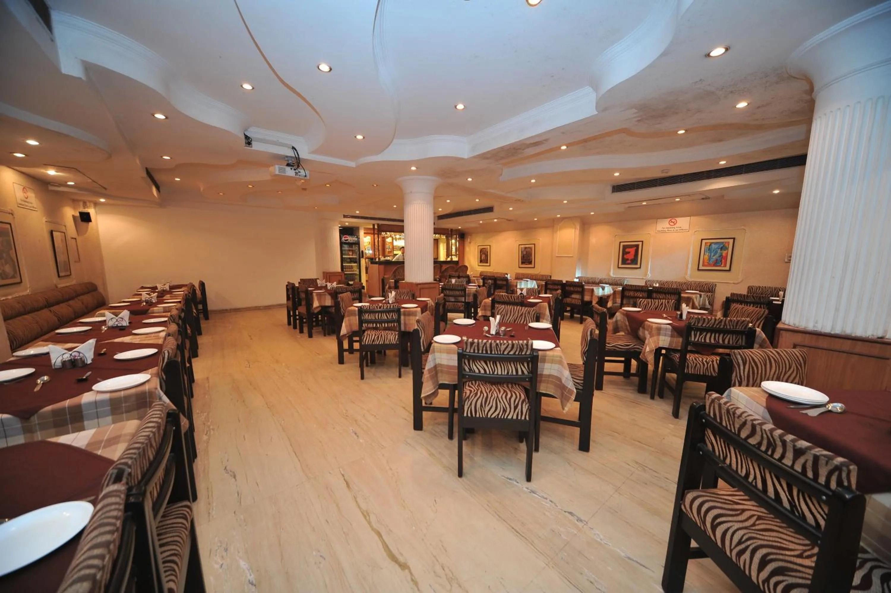 Lounge or bar in Jullundur Hotel & Restaurant