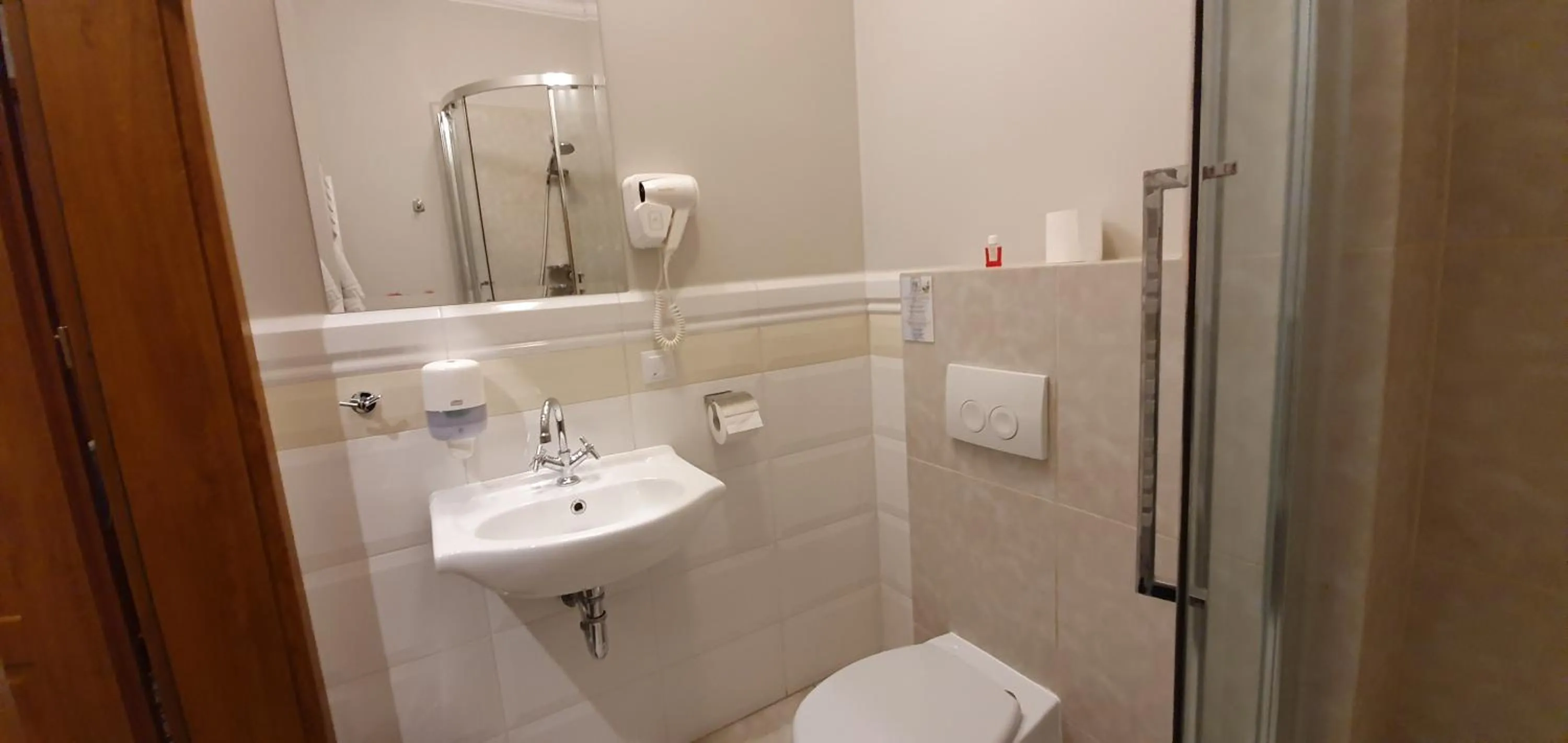 Toilet in Hotel Kamienica