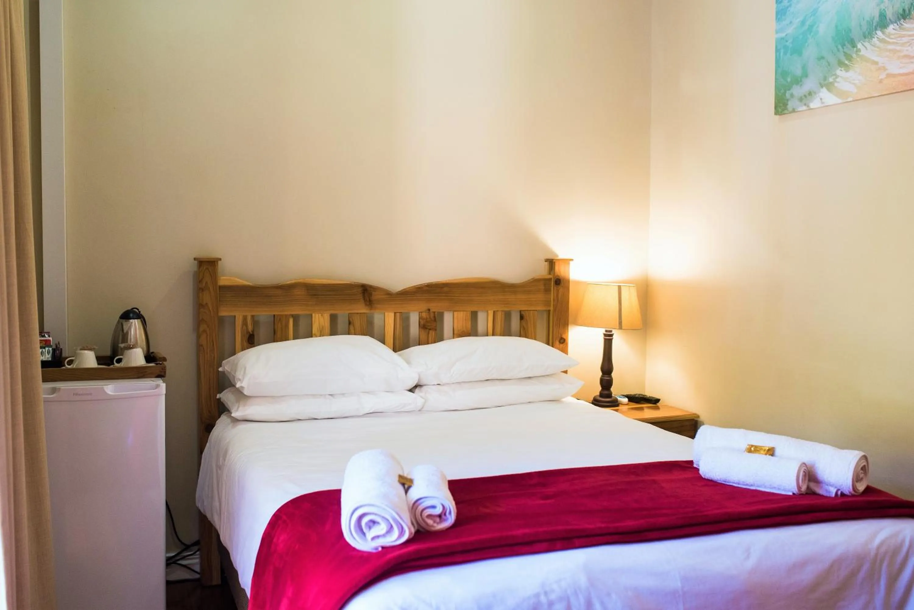 Bed in The Tides Inn Bed and Breakfast