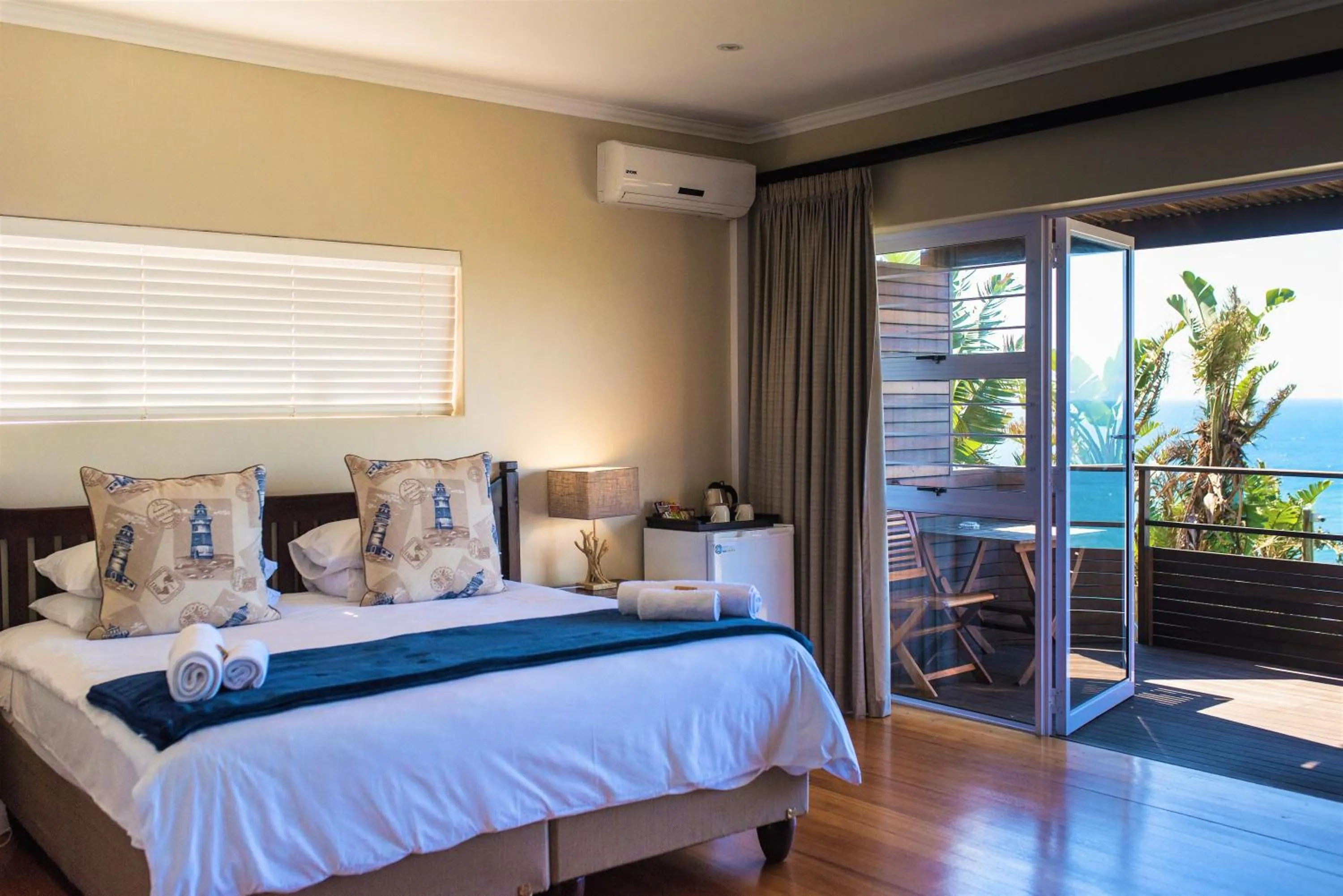 Bed in The Tides Inn Bed and Breakfast