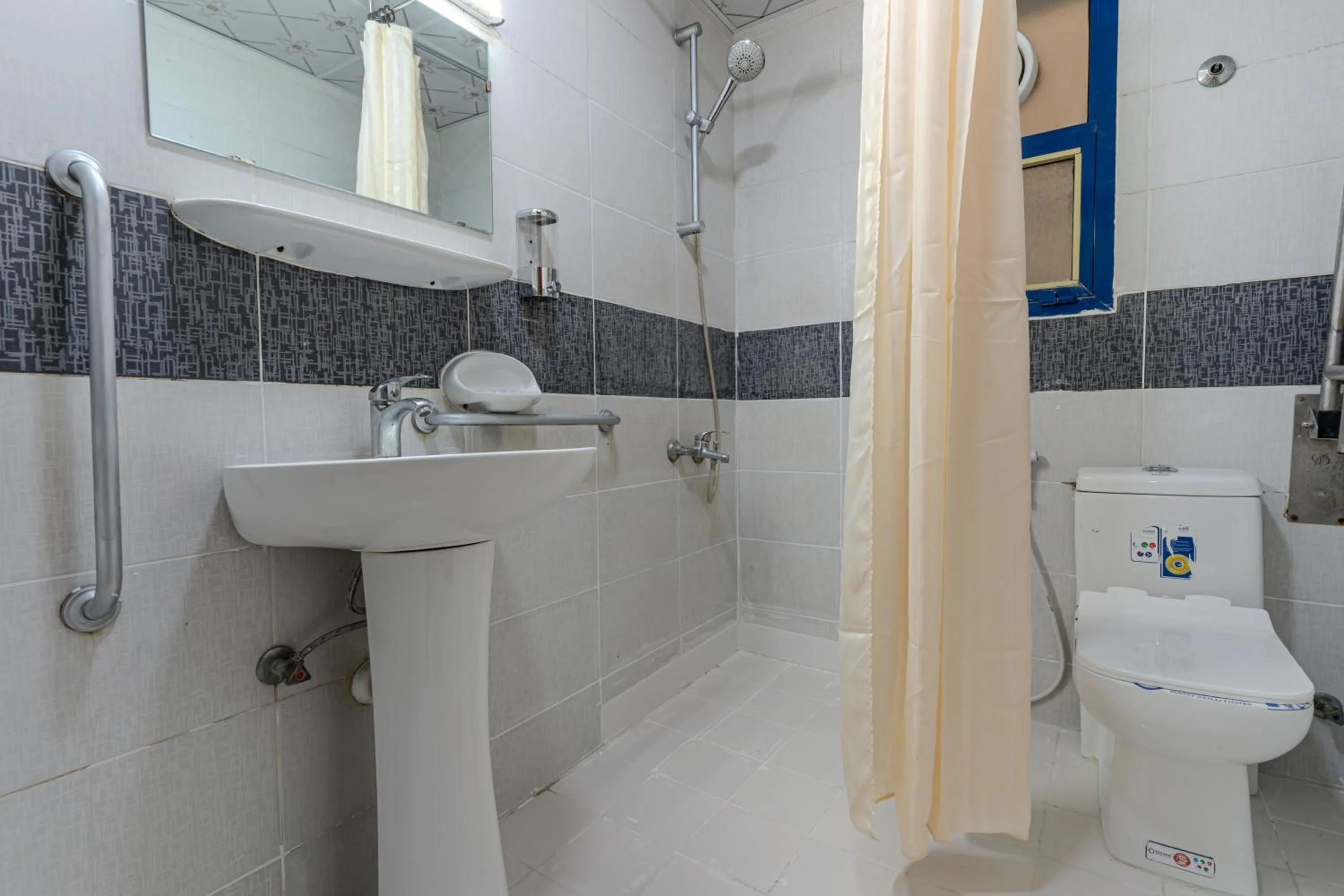 Shower in City Relax Hotel