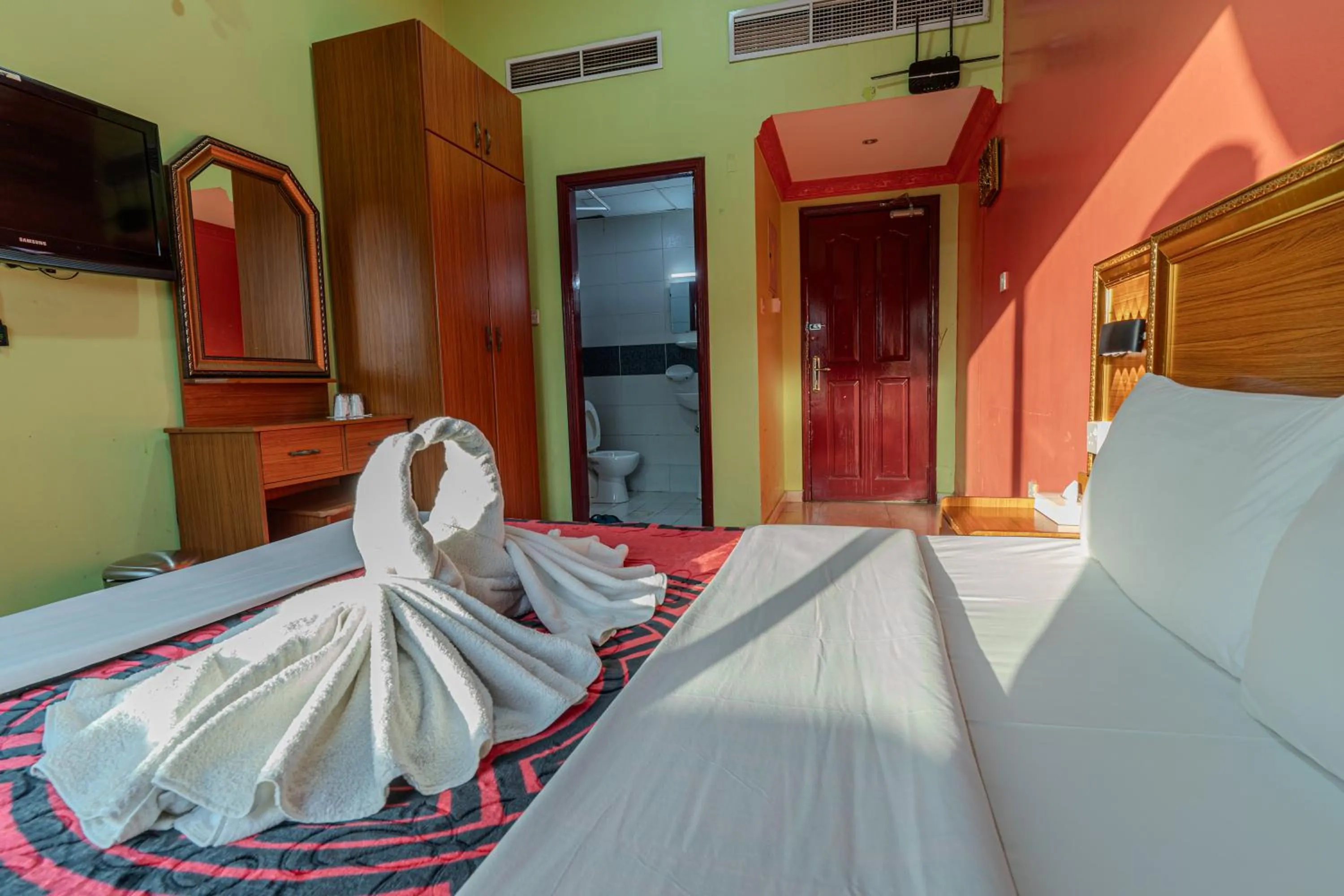 Communal lounge/ TV room, Bed in City Relax Hotel