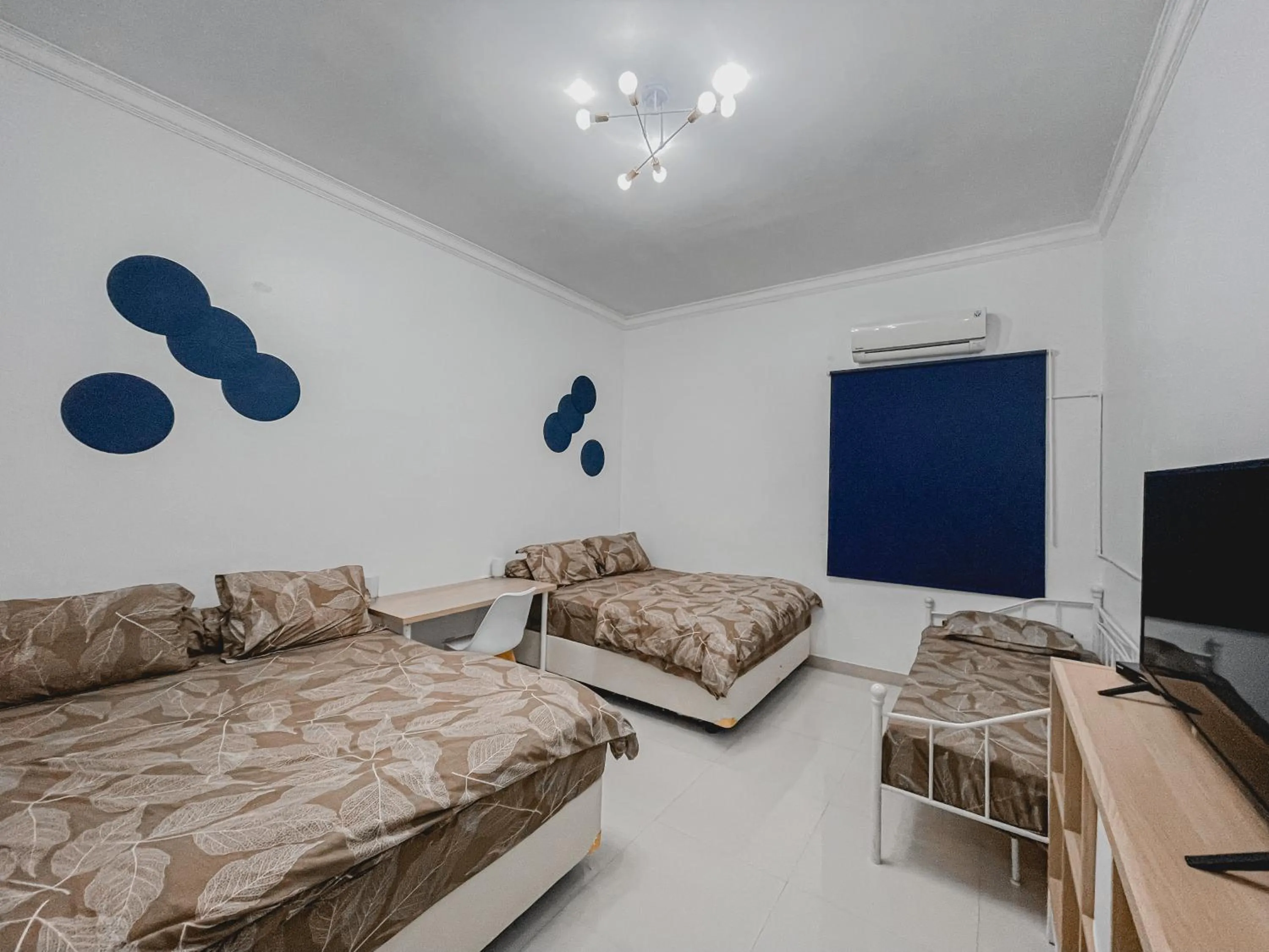 Photo of the whole room, Bed in OstiC House