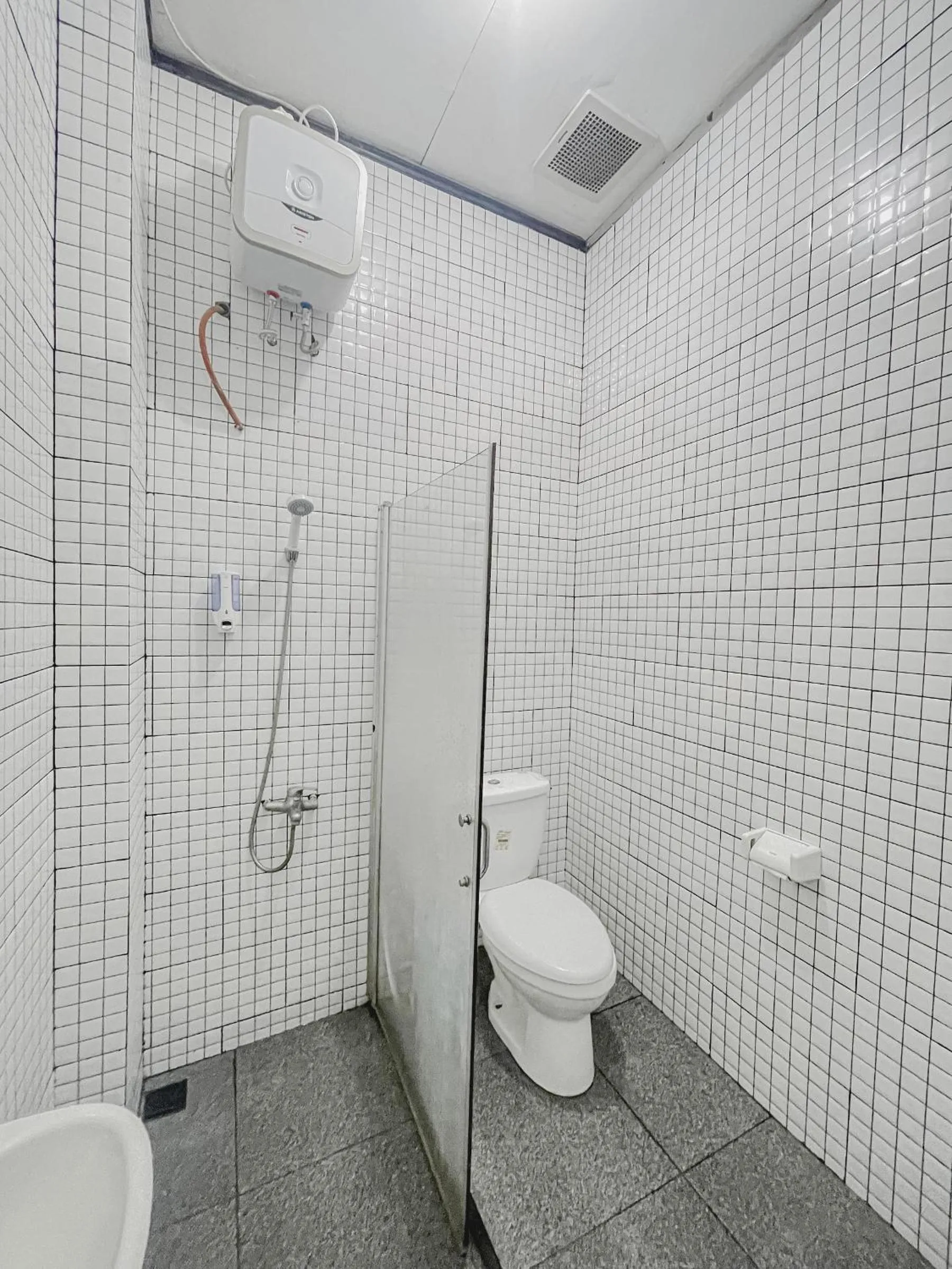 Shower in OstiC House