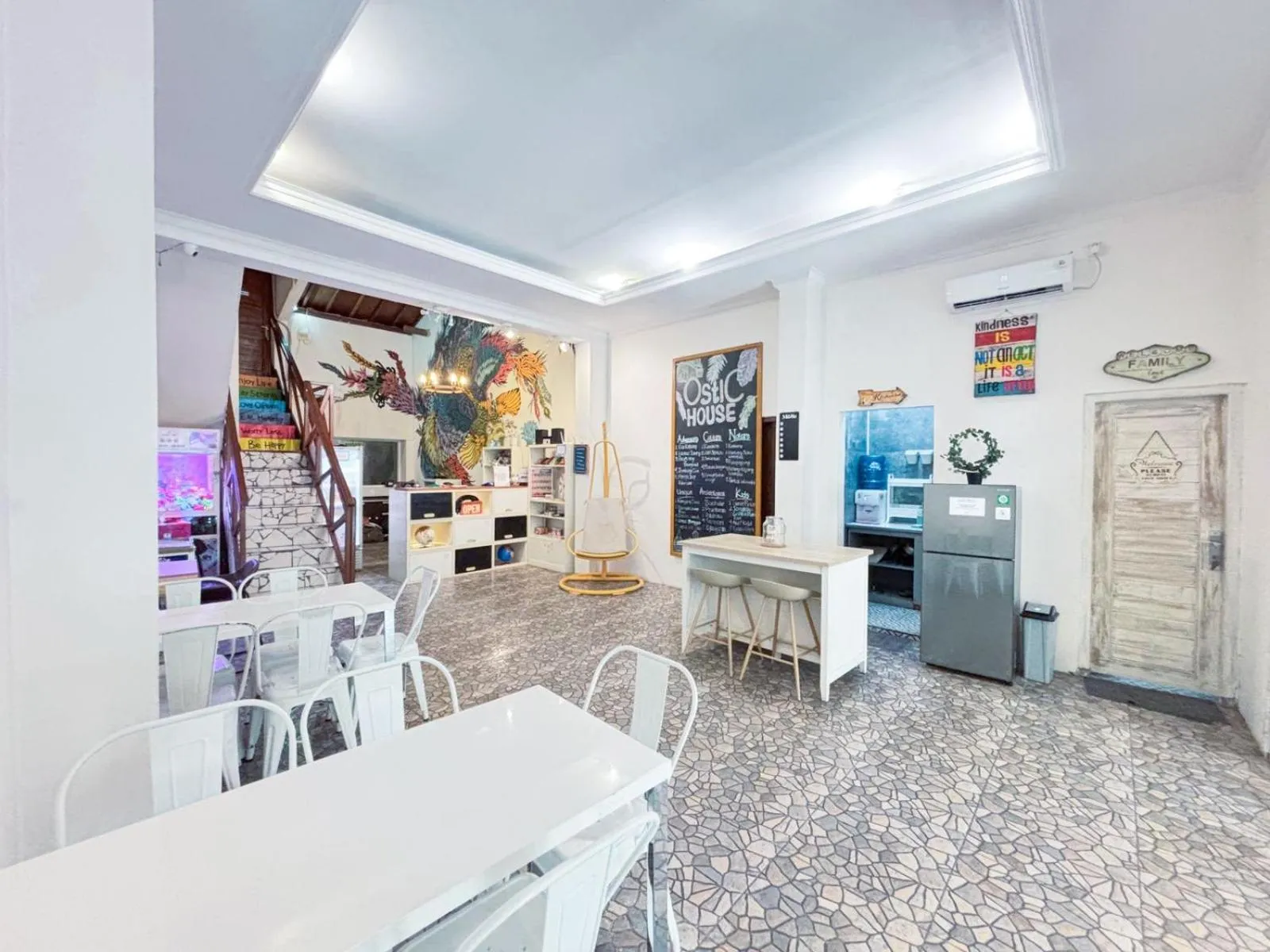 Lobby or reception in OstiC House