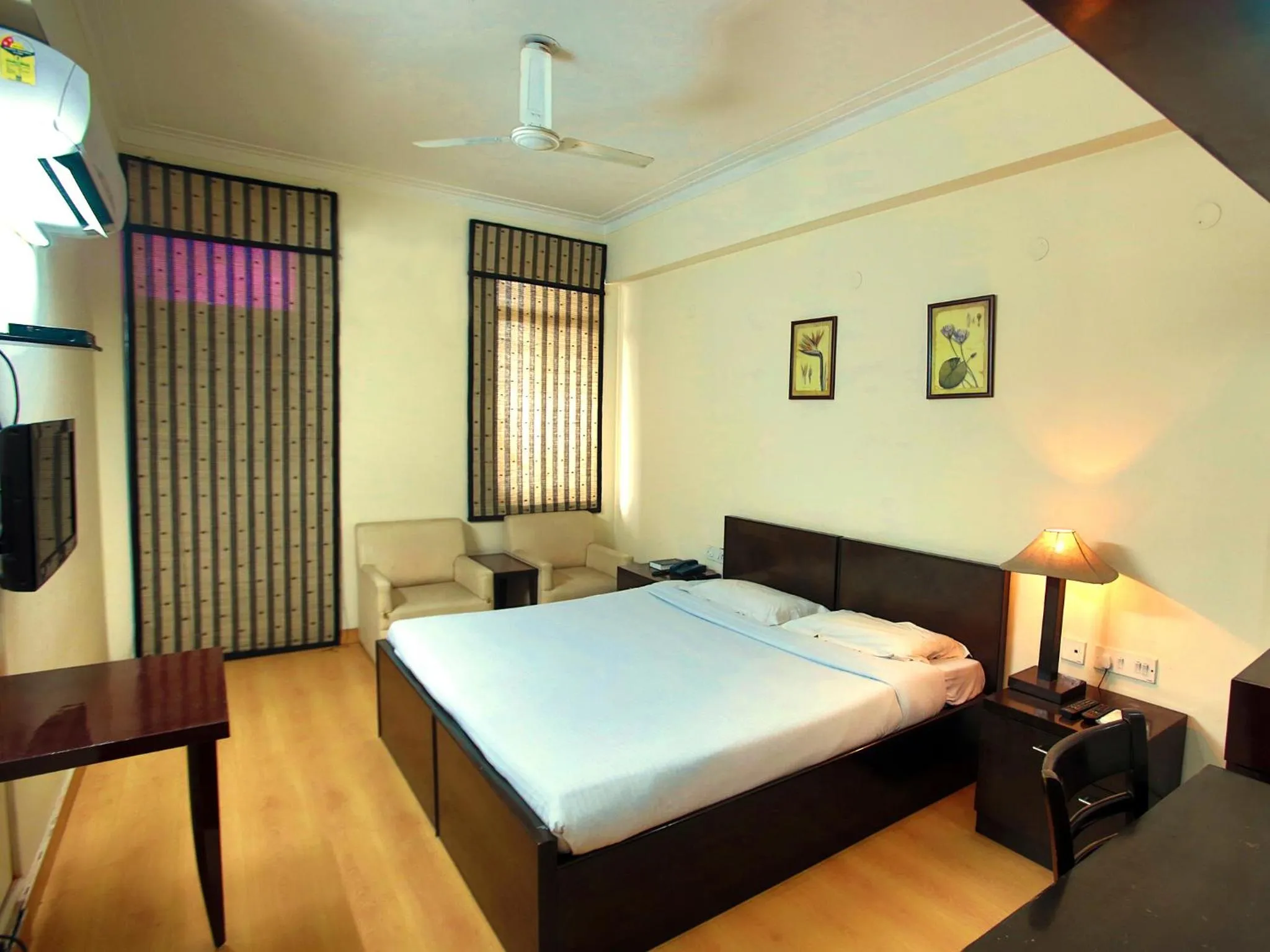 Bedroom, Bed in New Delhi YMCA Tourist Hostel