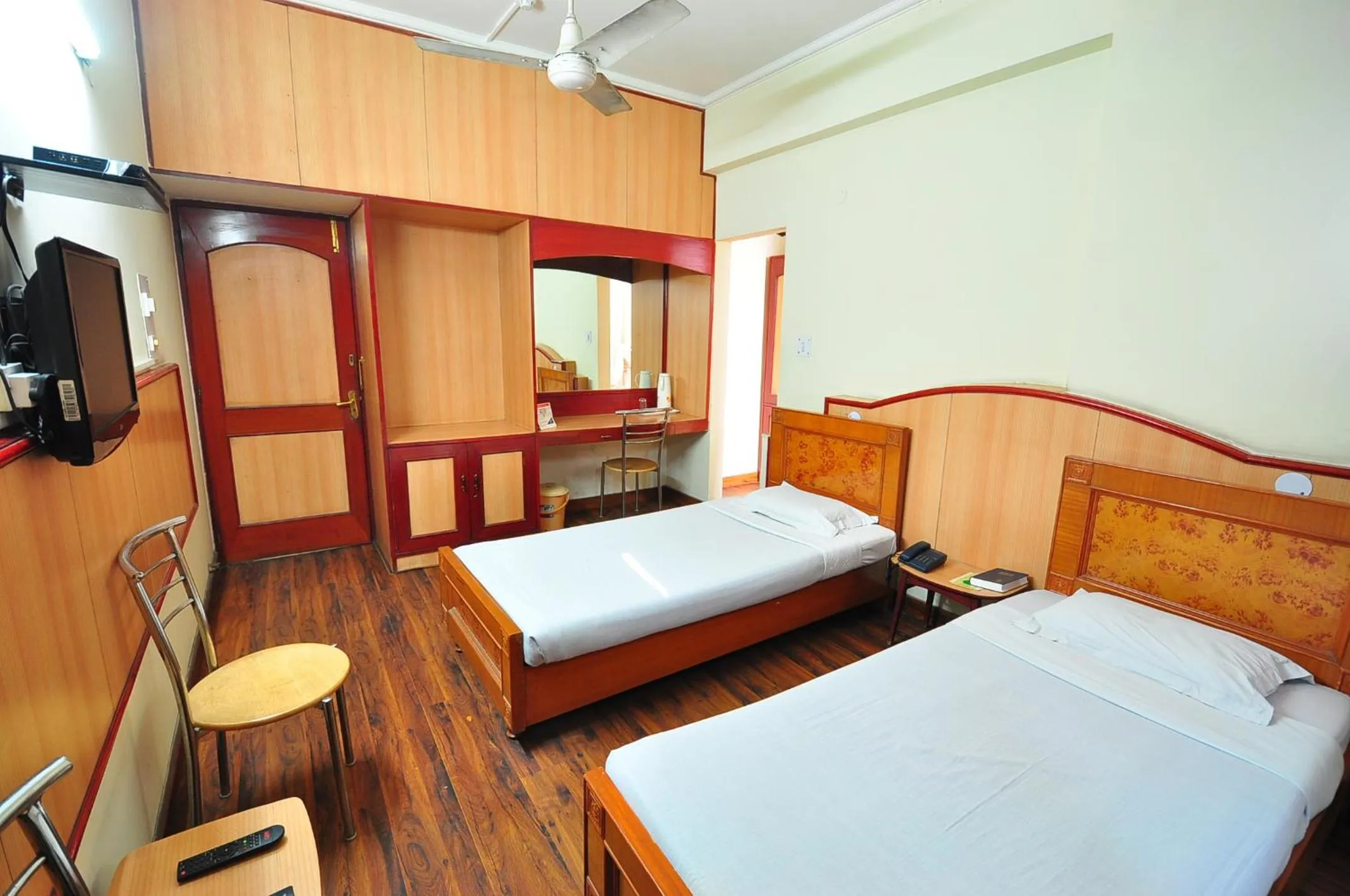 Photo of the whole room, Bed in New Delhi YMCA Tourist Hostel