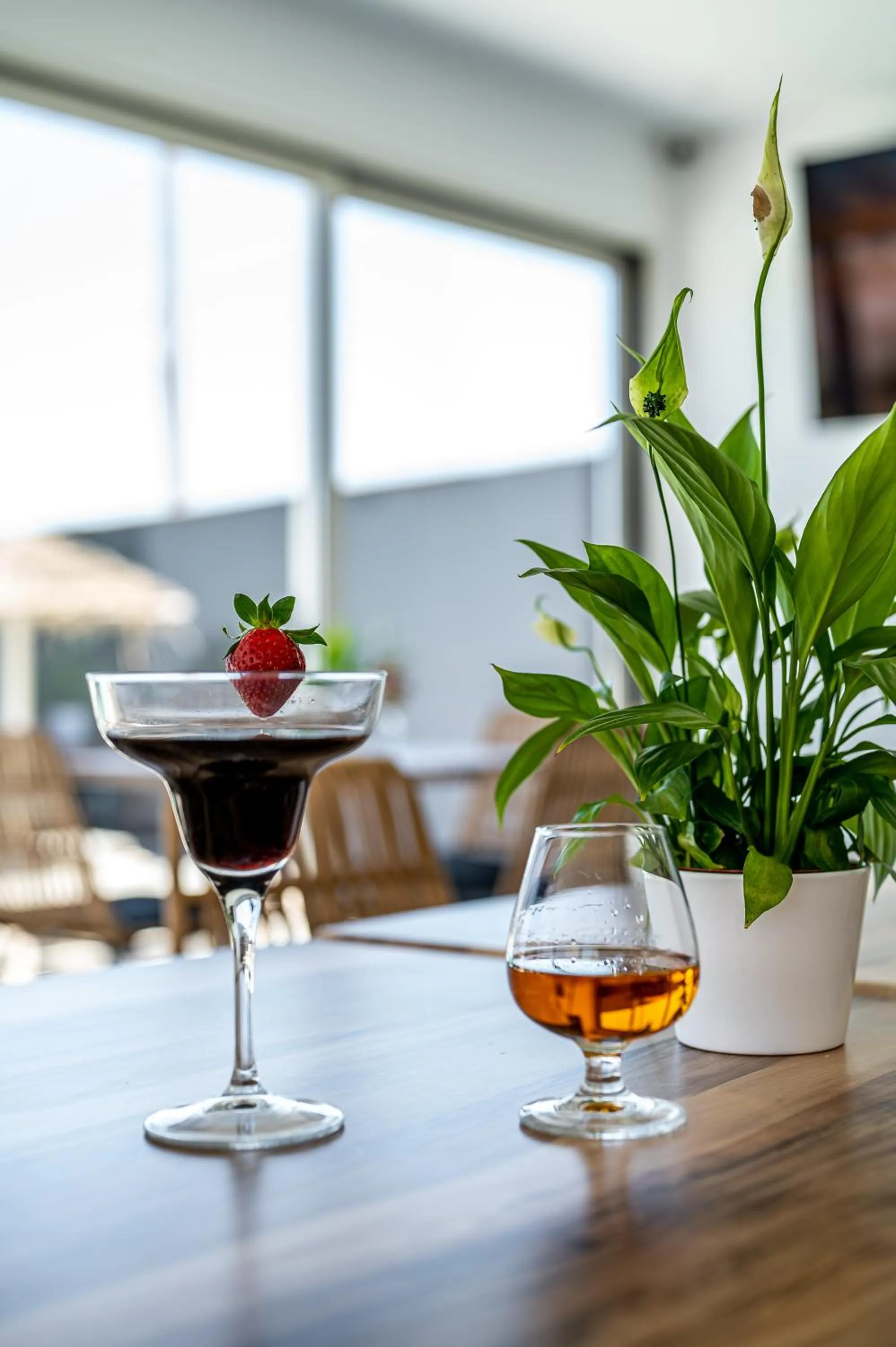 Restaurant/places to eat in En Plo Boutique Suites