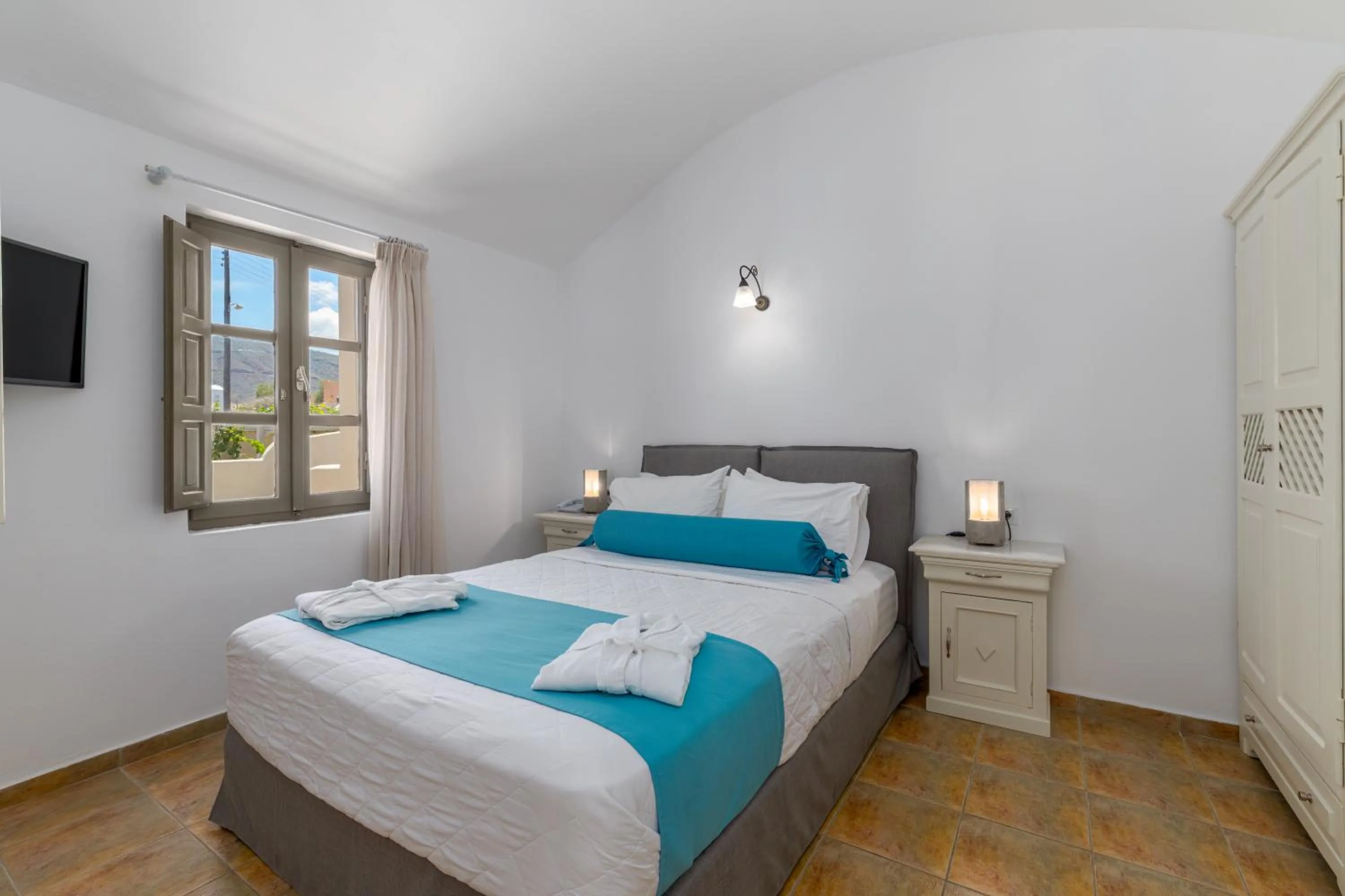 Bed in En Plo Boutique Suites