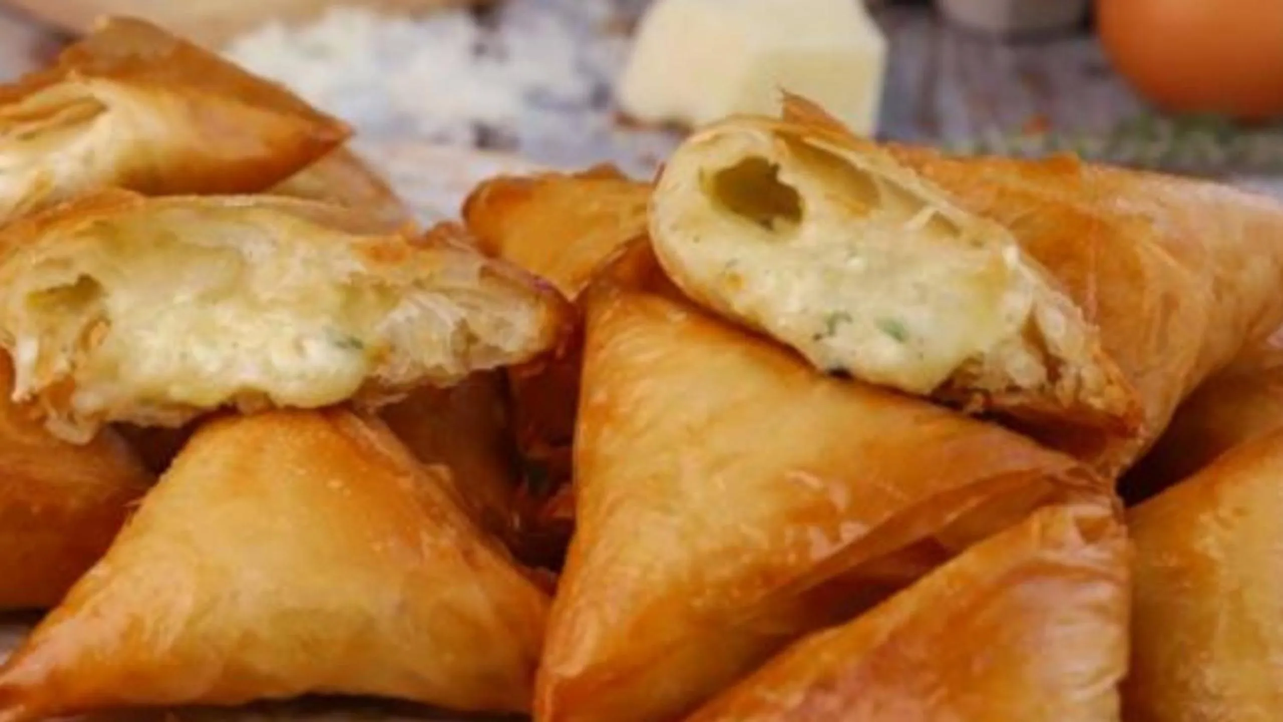 Restaurant/places to eat in En Plo Boutique Suites