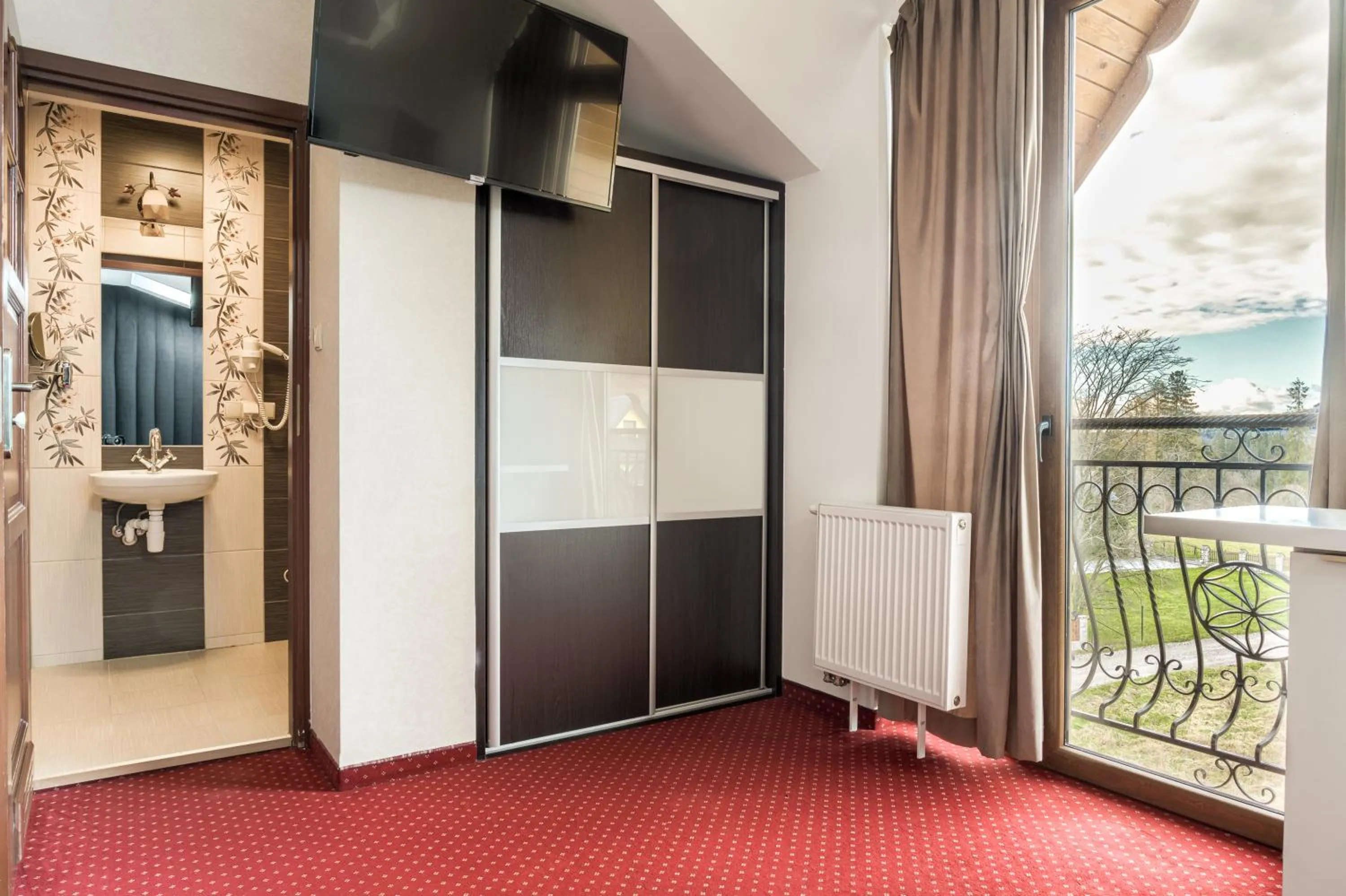 wardrobe in Dworek pod Giewontem - Jacuzzi & Sauna