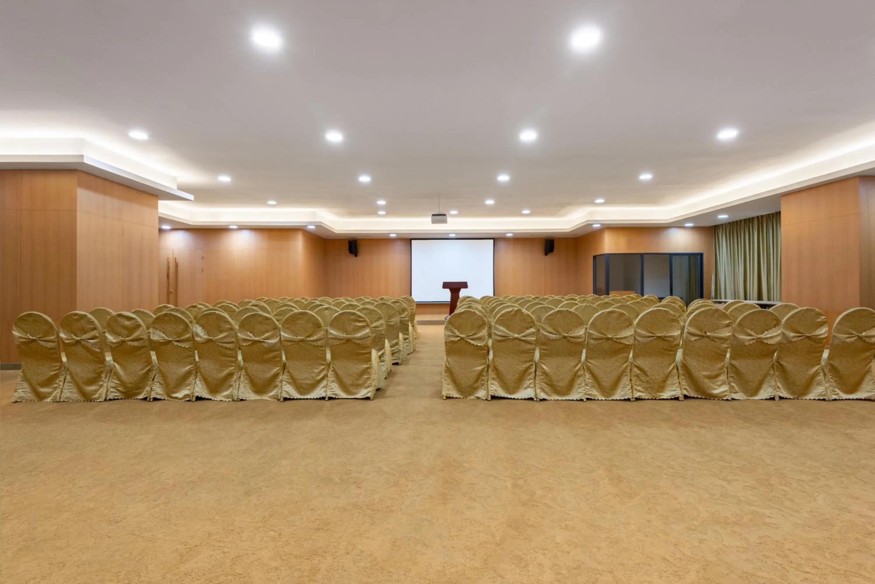 Meeting/conference room in Holiday Inn Express Foshan Nanhai, an IHG Hotel