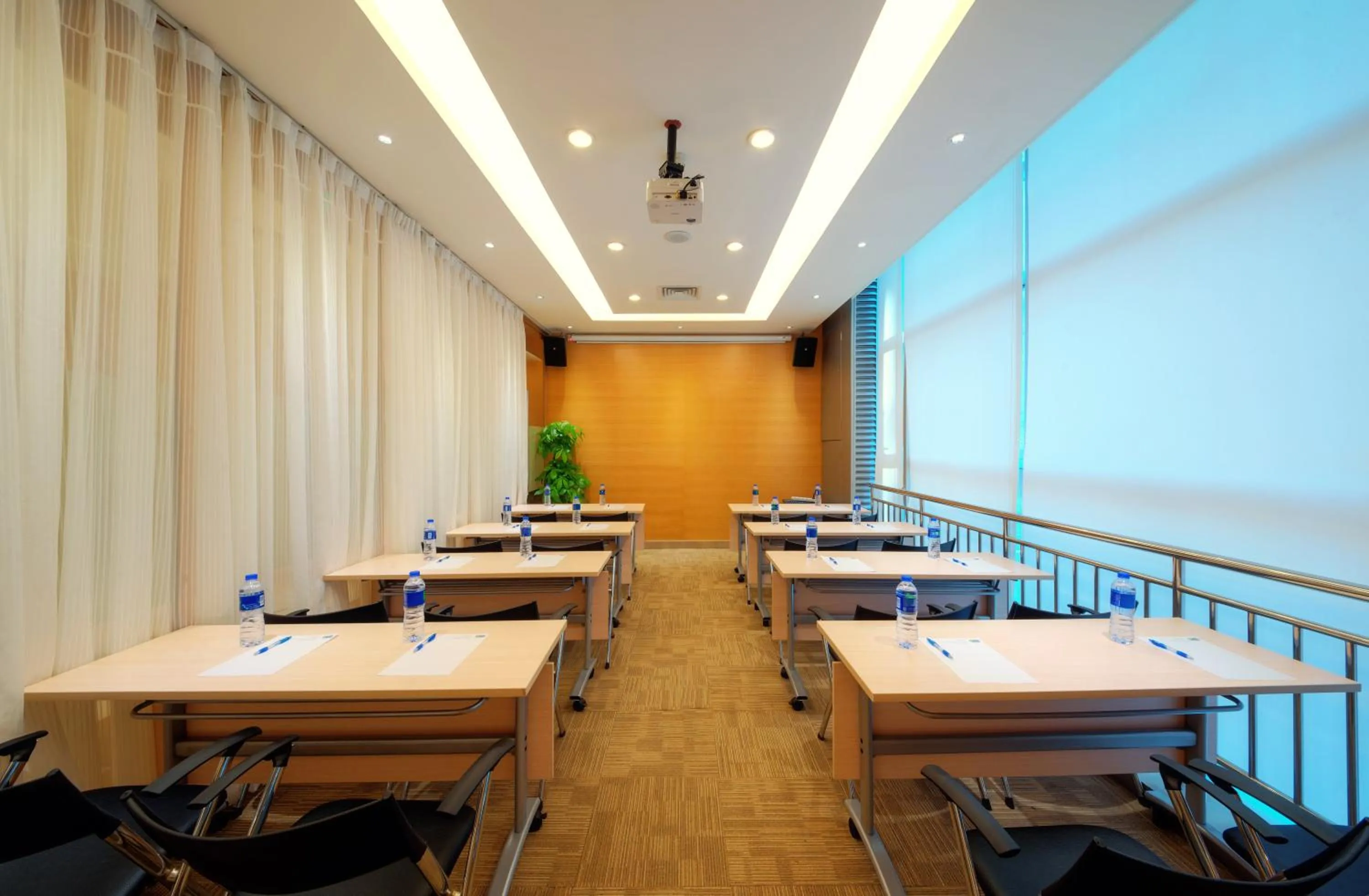 Meeting/conference room in Holiday Inn Express Foshan Nanhai, an IHG Hotel