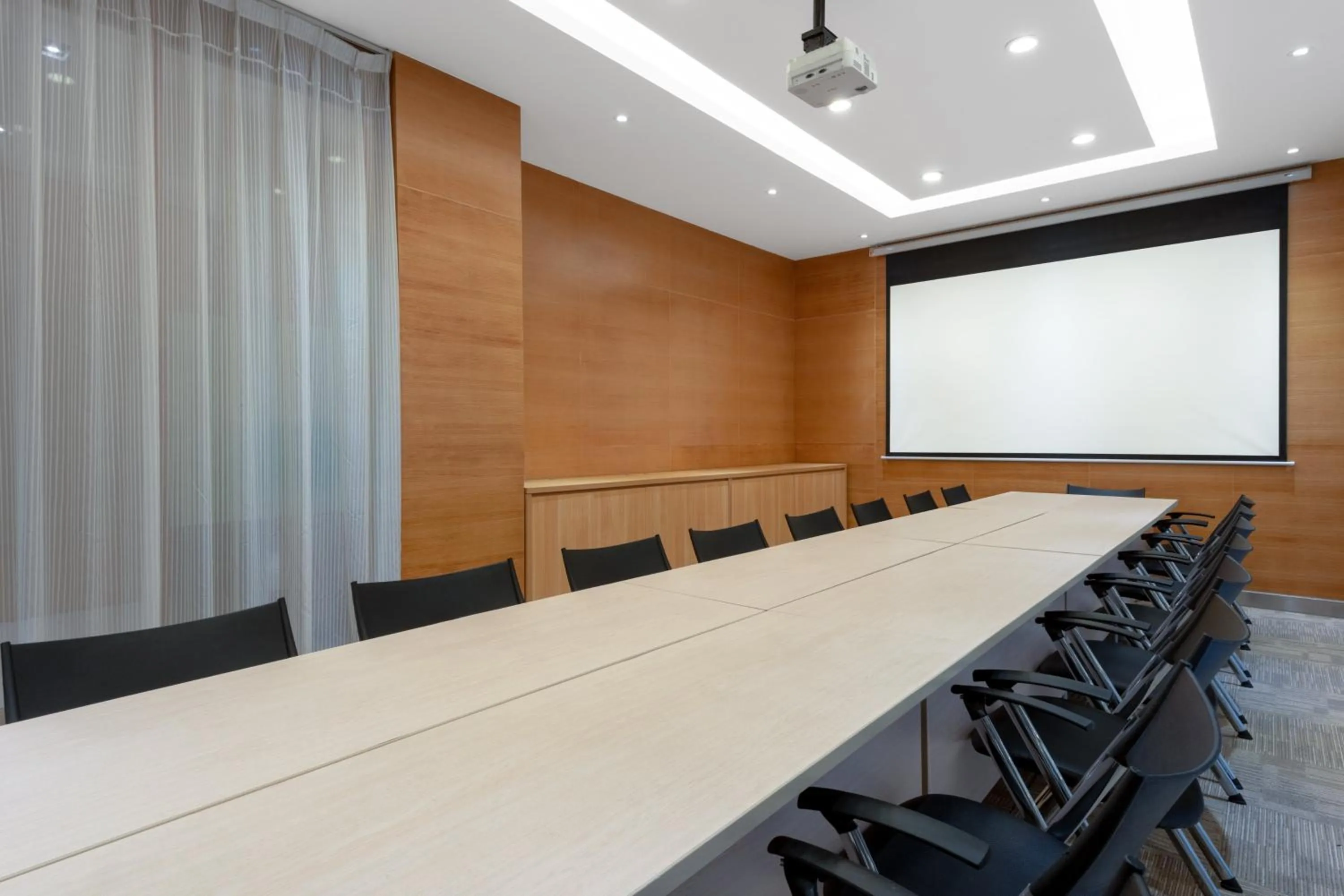 Meeting/conference room in Holiday Inn Express Foshan Nanhai, an IHG Hotel