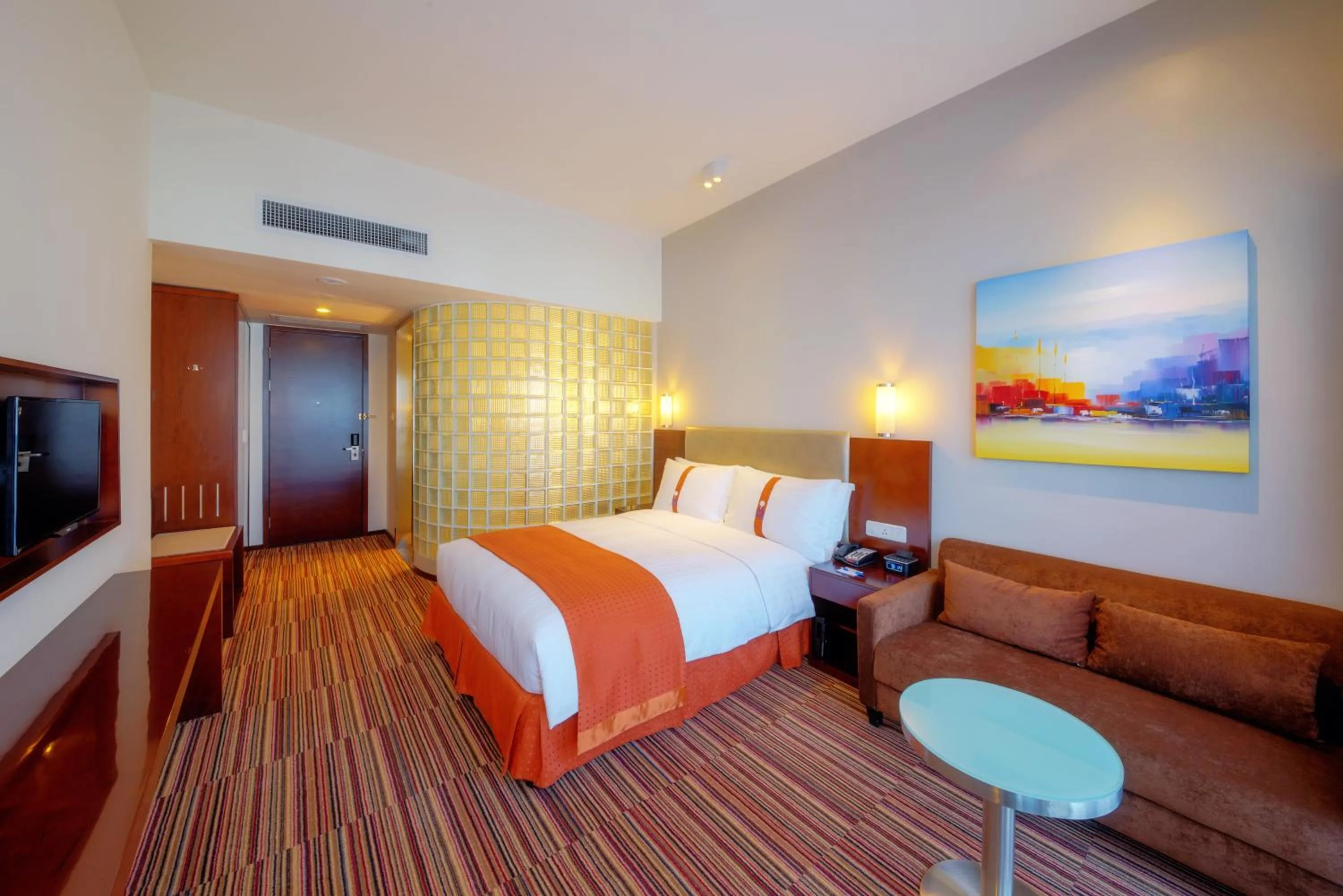 Photo of the whole room in Holiday Inn Express Foshan Nanhai, an IHG Hotel