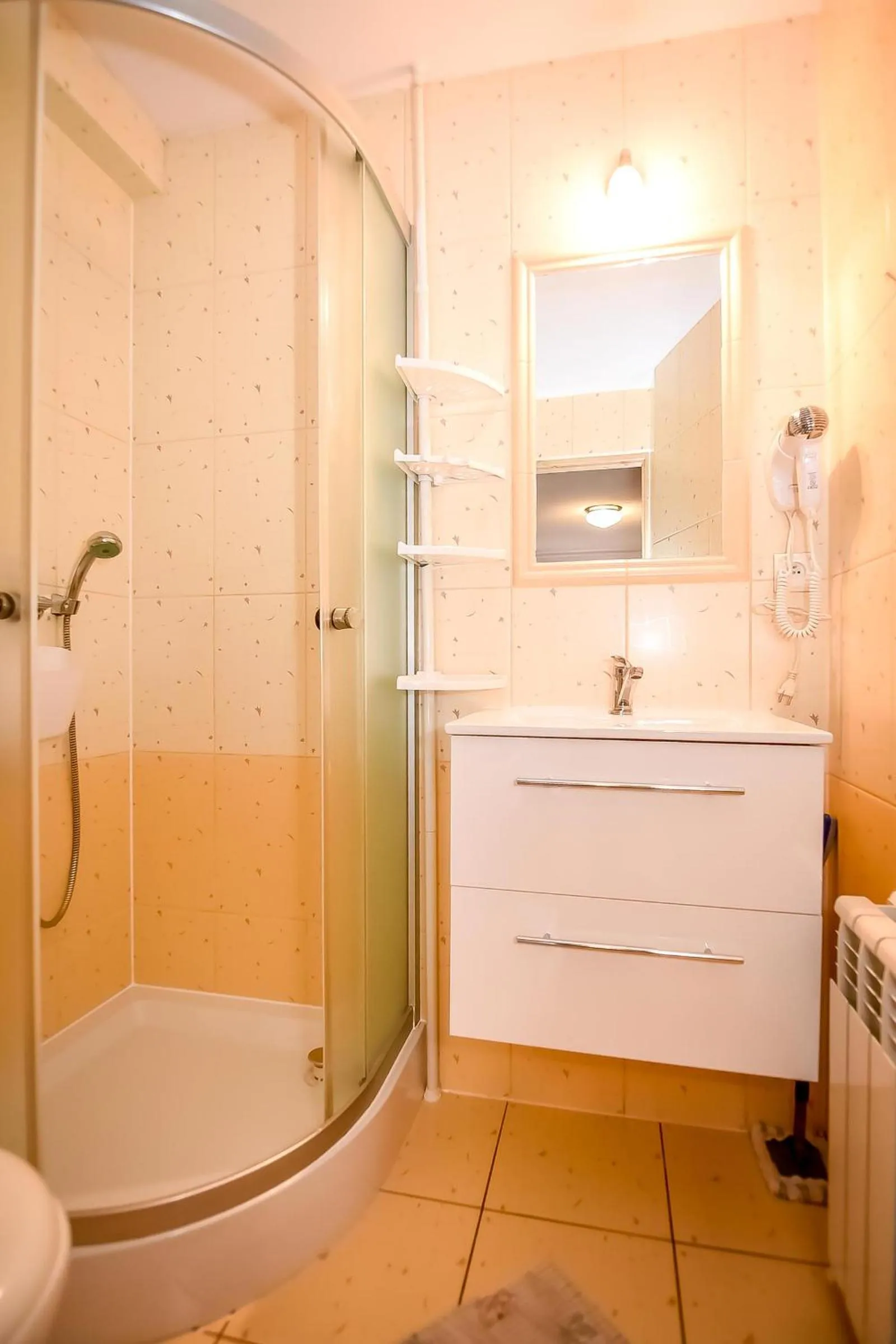 Shower in Ciukrowa Chatka Sauna & Jacuzzi
