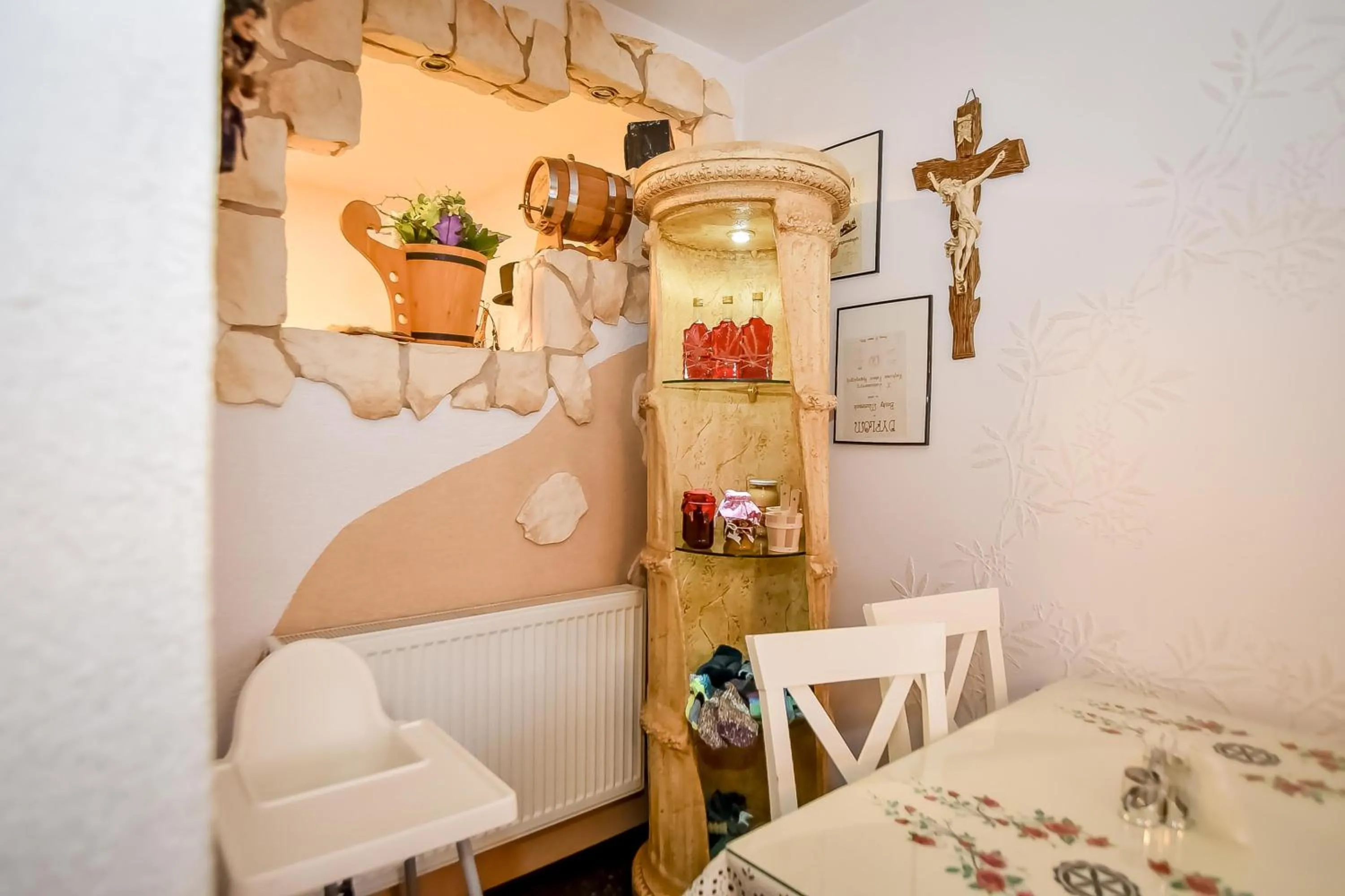 Dining area, Bed in Ciukrowa Chatka Sauna & Jacuzzi