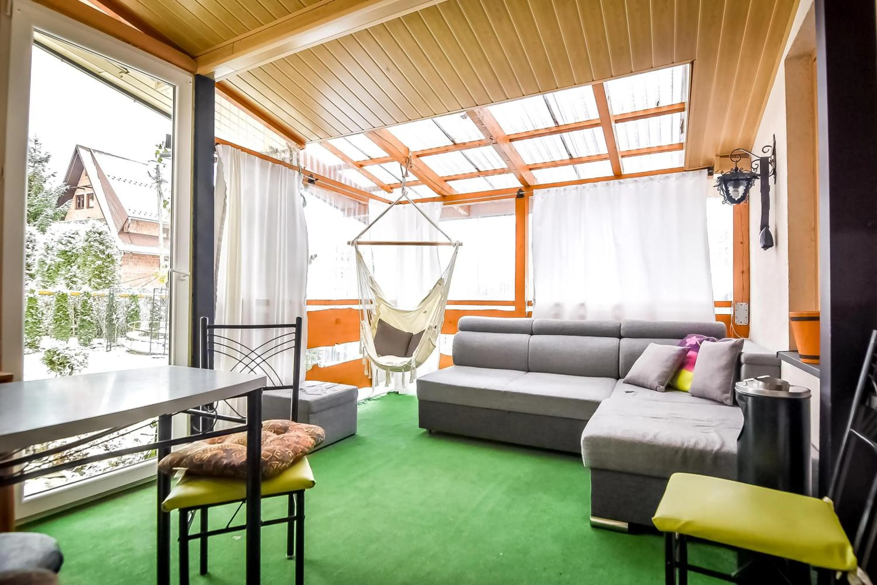 Seating area in Ciukrowa Chatka Sauna & Jacuzzi