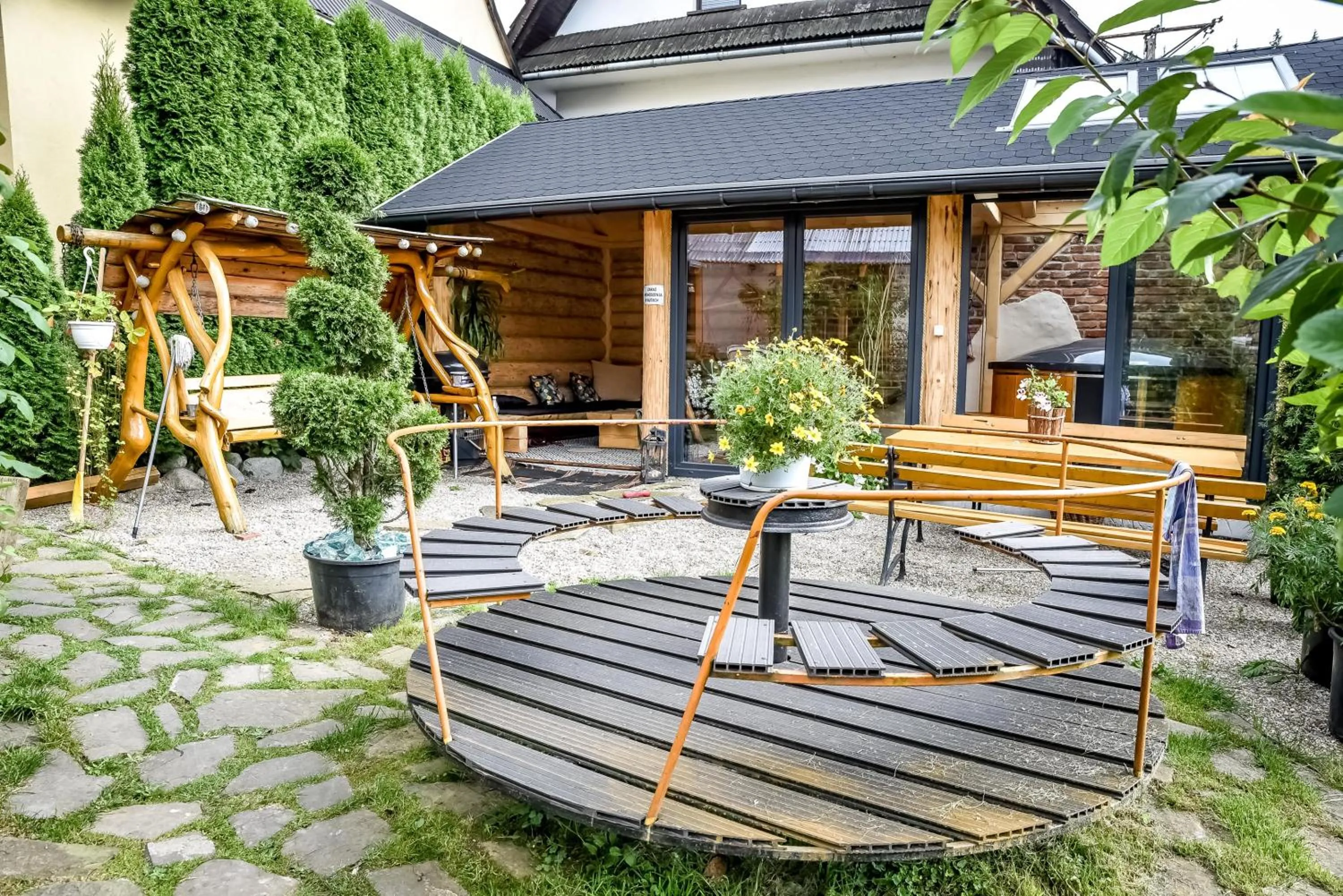 Garden in Ciukrowa Chatka Sauna & Jacuzzi