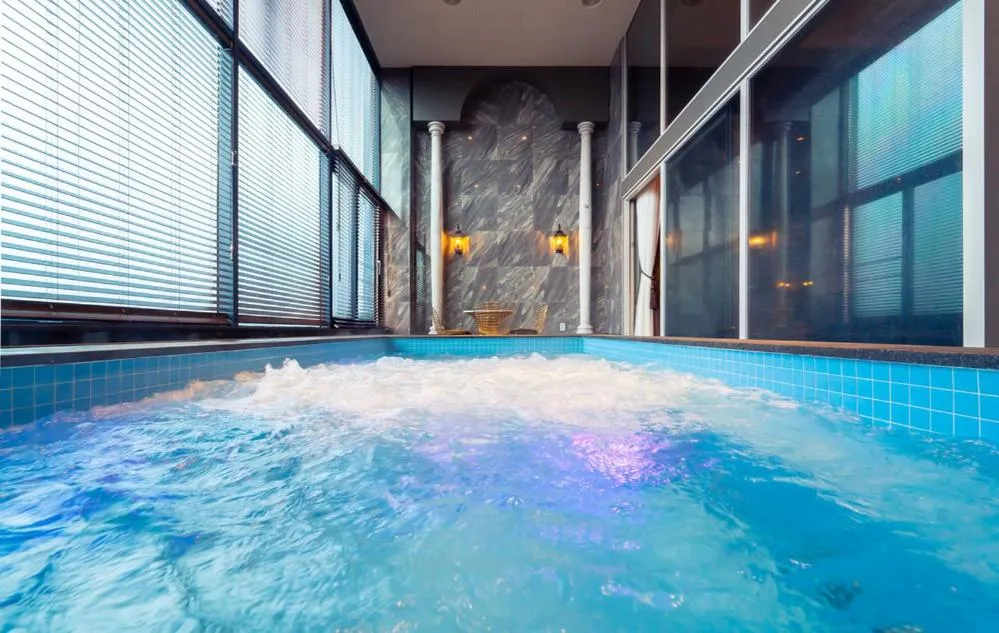 Swimming pool in Suwon Partyz Hotel