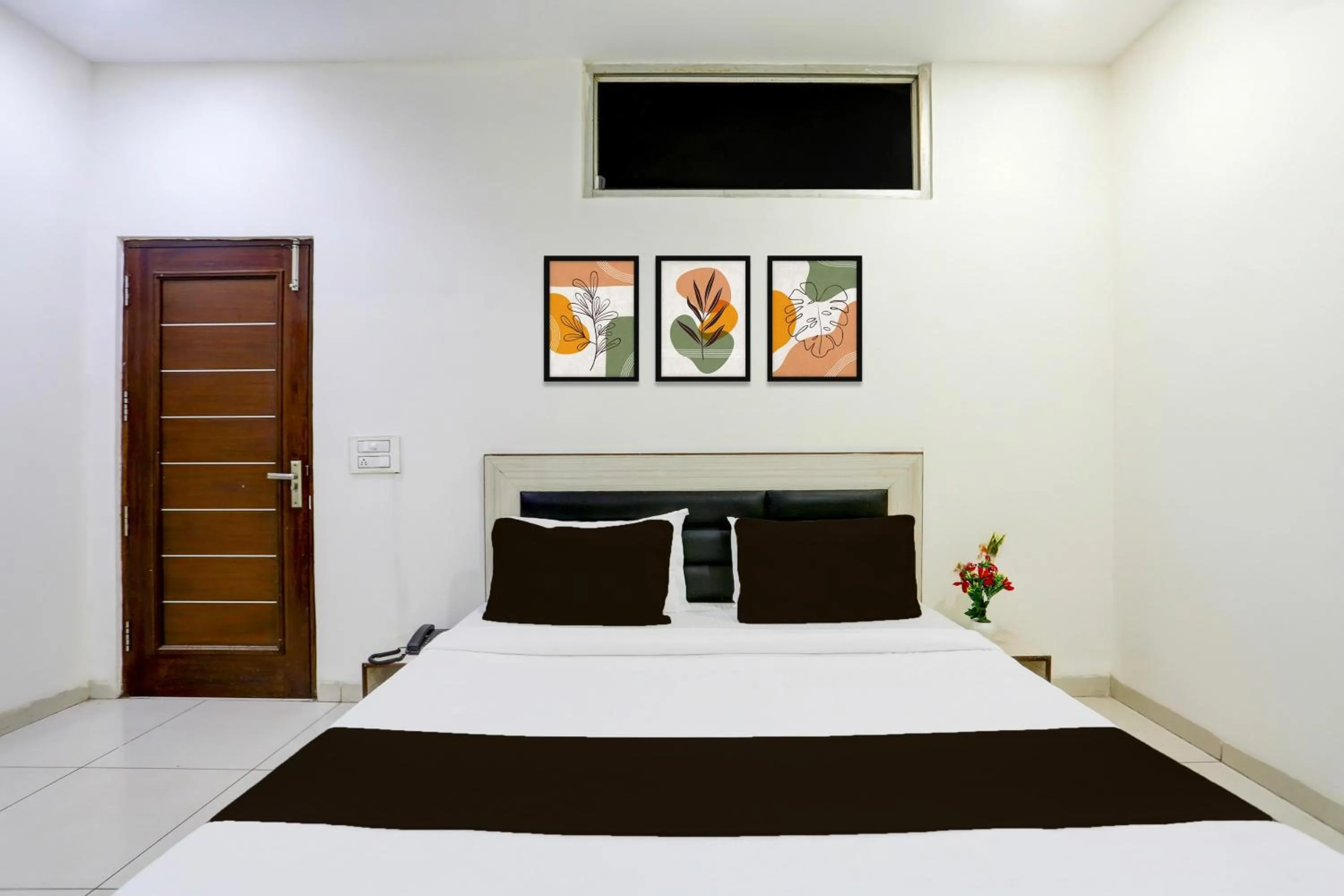 Bedroom, Bed in Hotel O Lohgarh Road Zirakpur Formerly JB Plaza