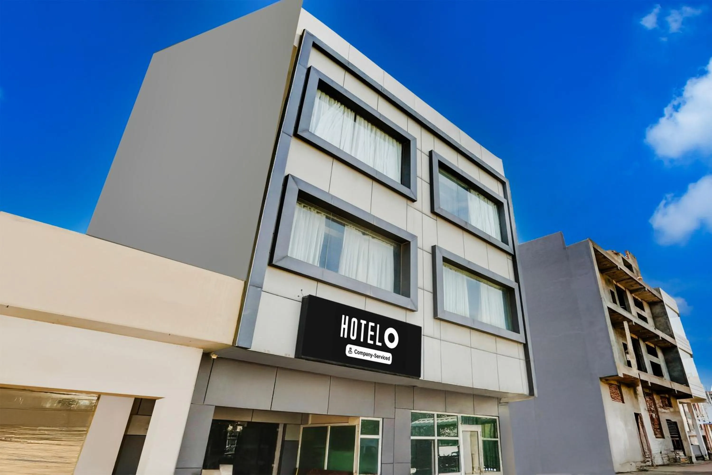 Facade/entrance in Hotel O Lohgarh Road Zirakpur Formerly JB Plaza