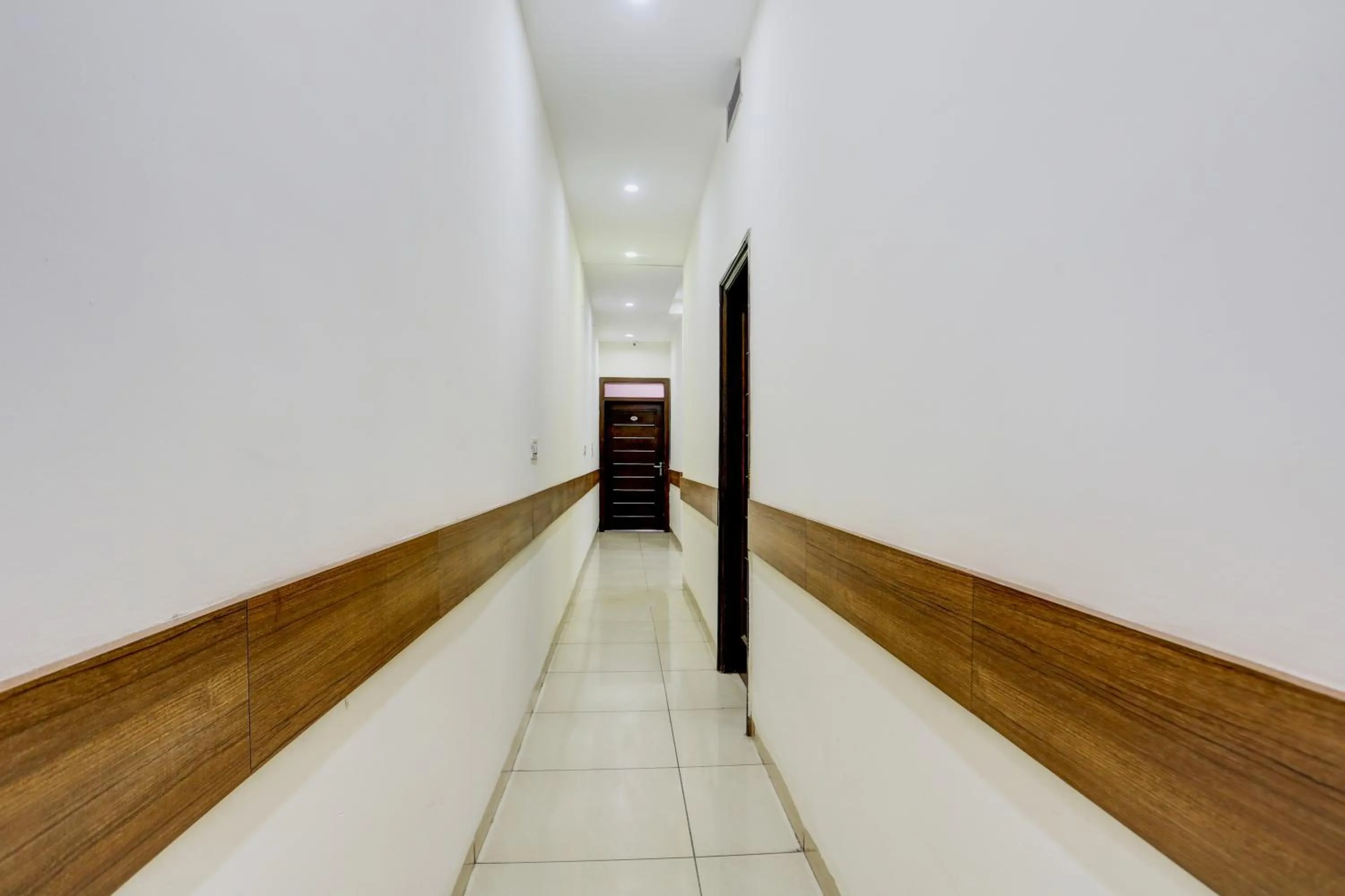 Lobby or reception in Hotel O Lohgarh Road Zirakpur Formerly JB Plaza