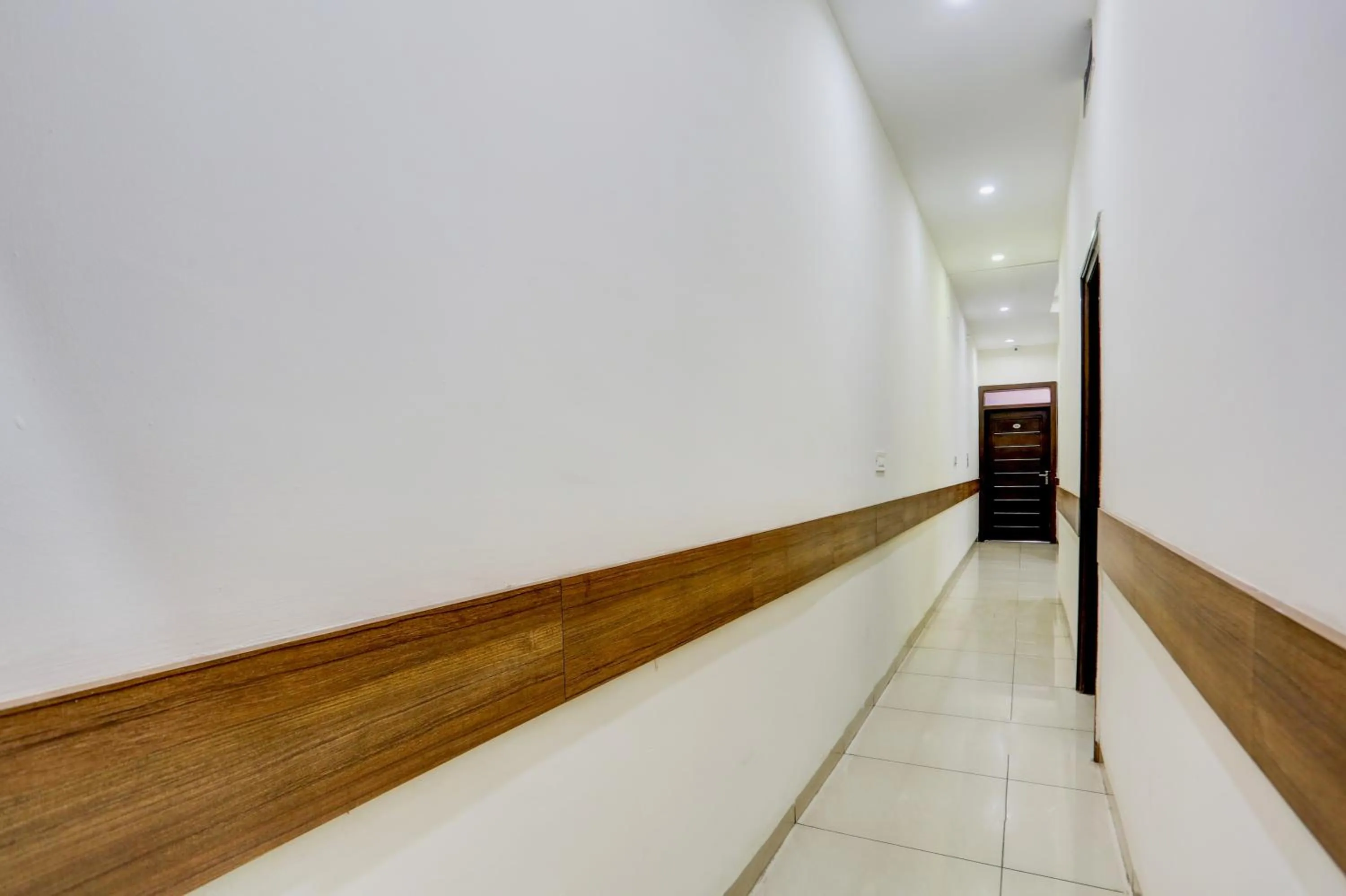 Lobby or reception in Hotel O Lohgarh Road Zirakpur Formerly JB Plaza