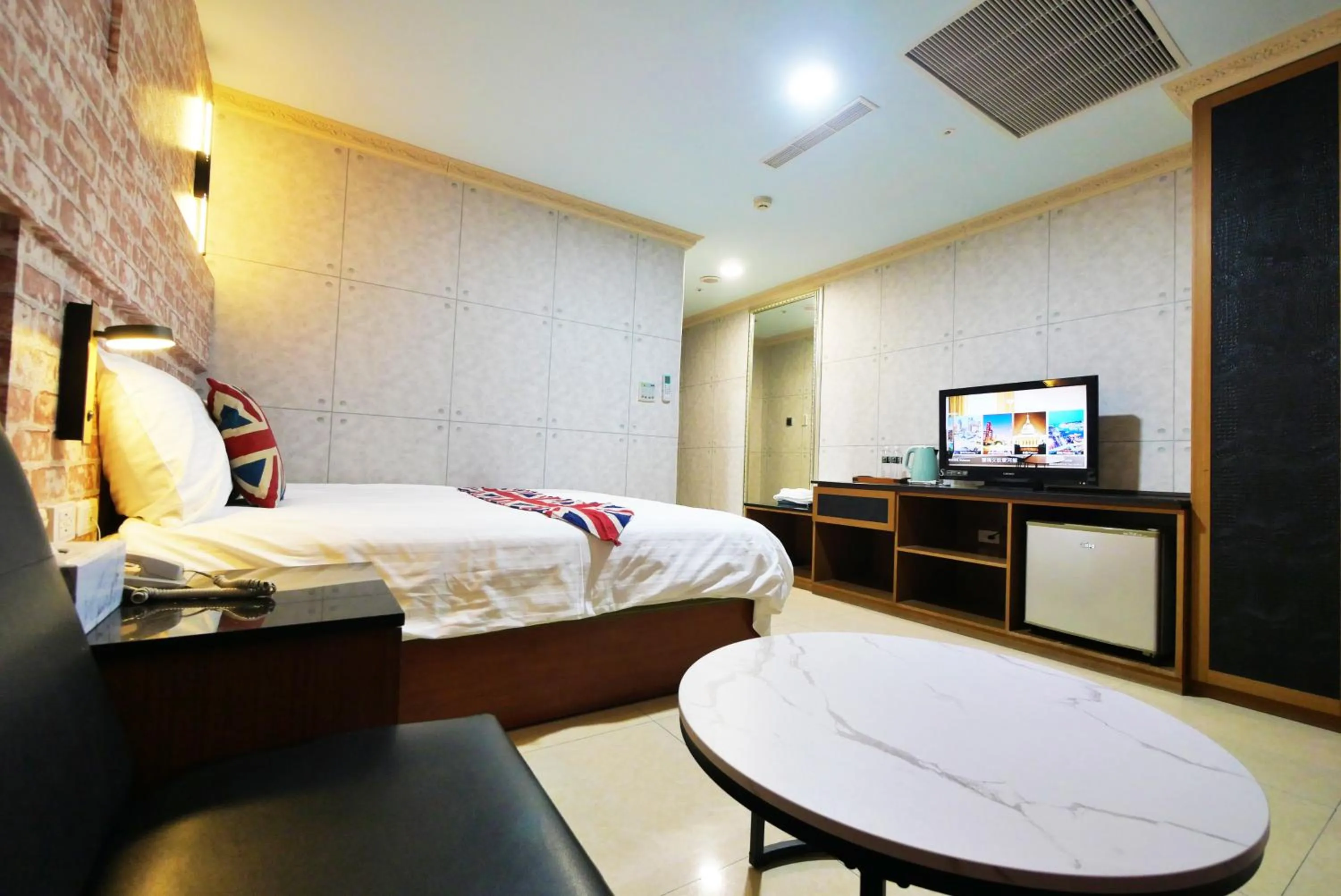 Bed in I Hi Loveriver Hotel