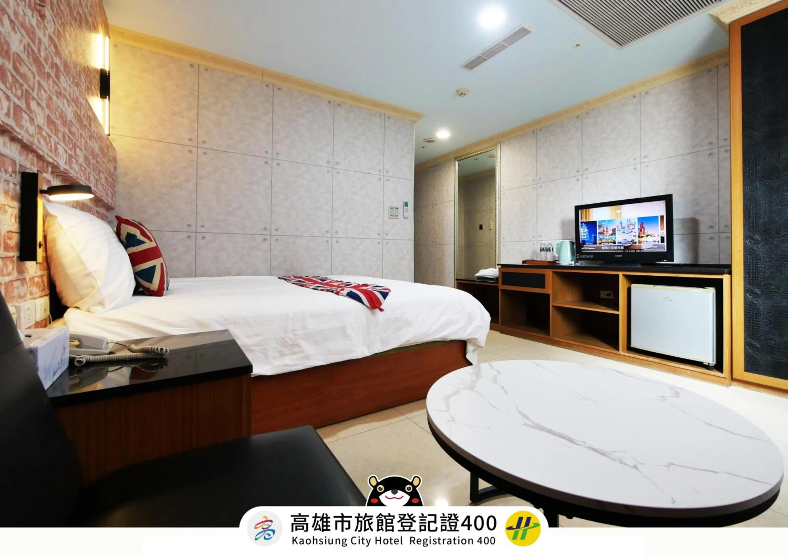 Communal lounge/ TV room, Bed in I Hi Loveriver Hotel