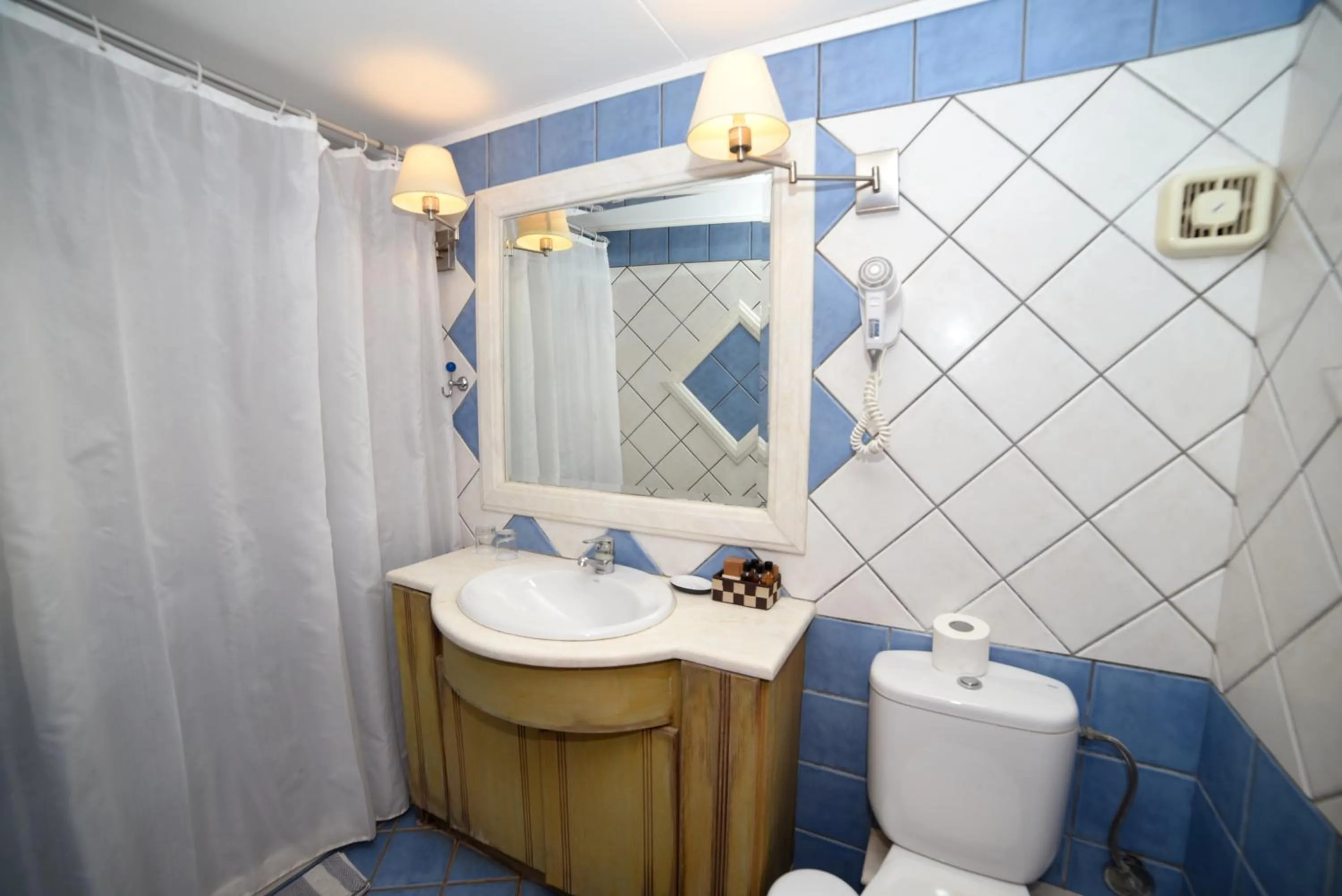 Bathroom in The Flower Of Monemvasia Hotel