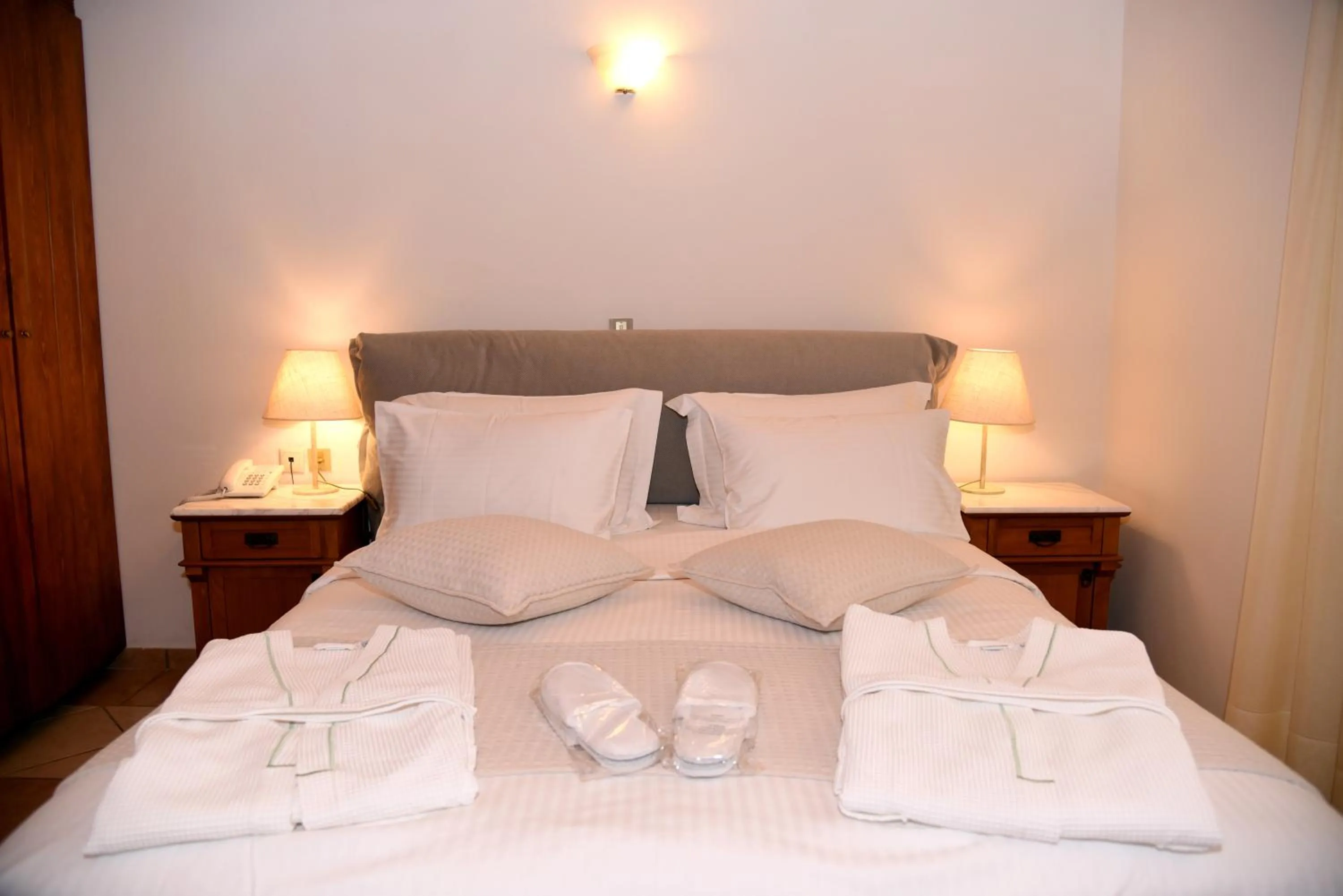 Bedroom, Bed in The Flower Of Monemvasia Hotel