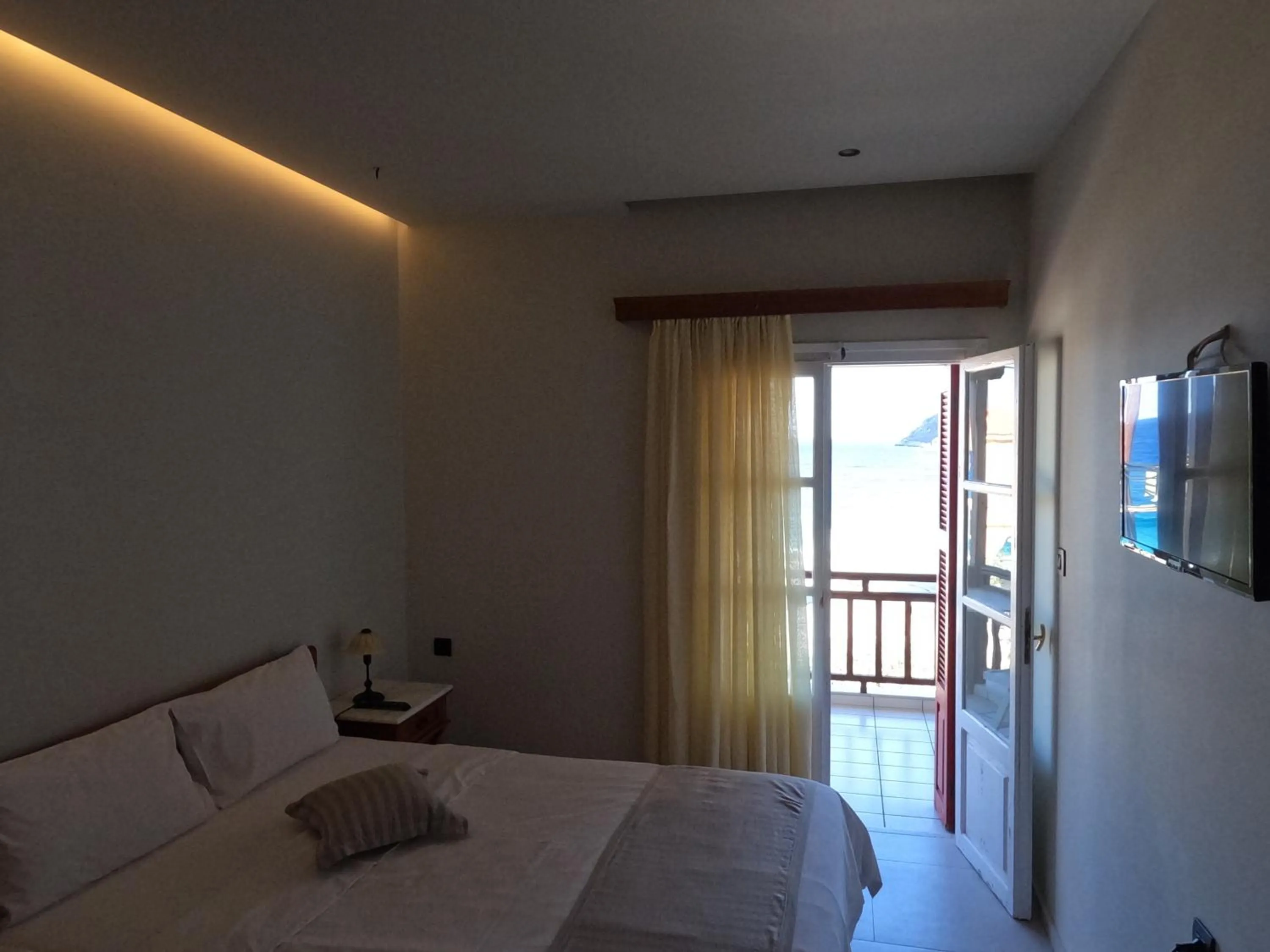 Bed in The Flower Of Monemvasia Hotel