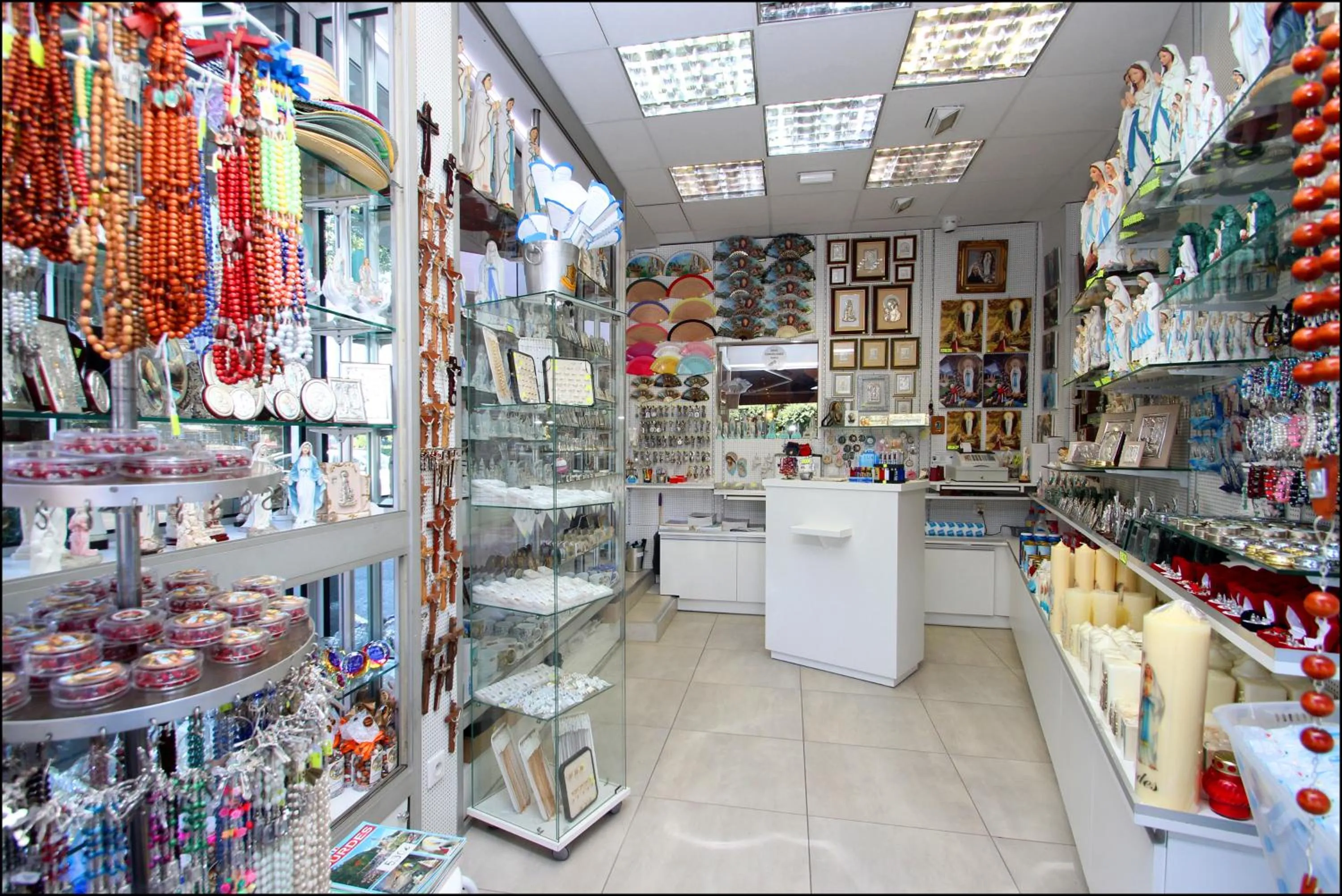 On-site shops in Hôtel Peyramale