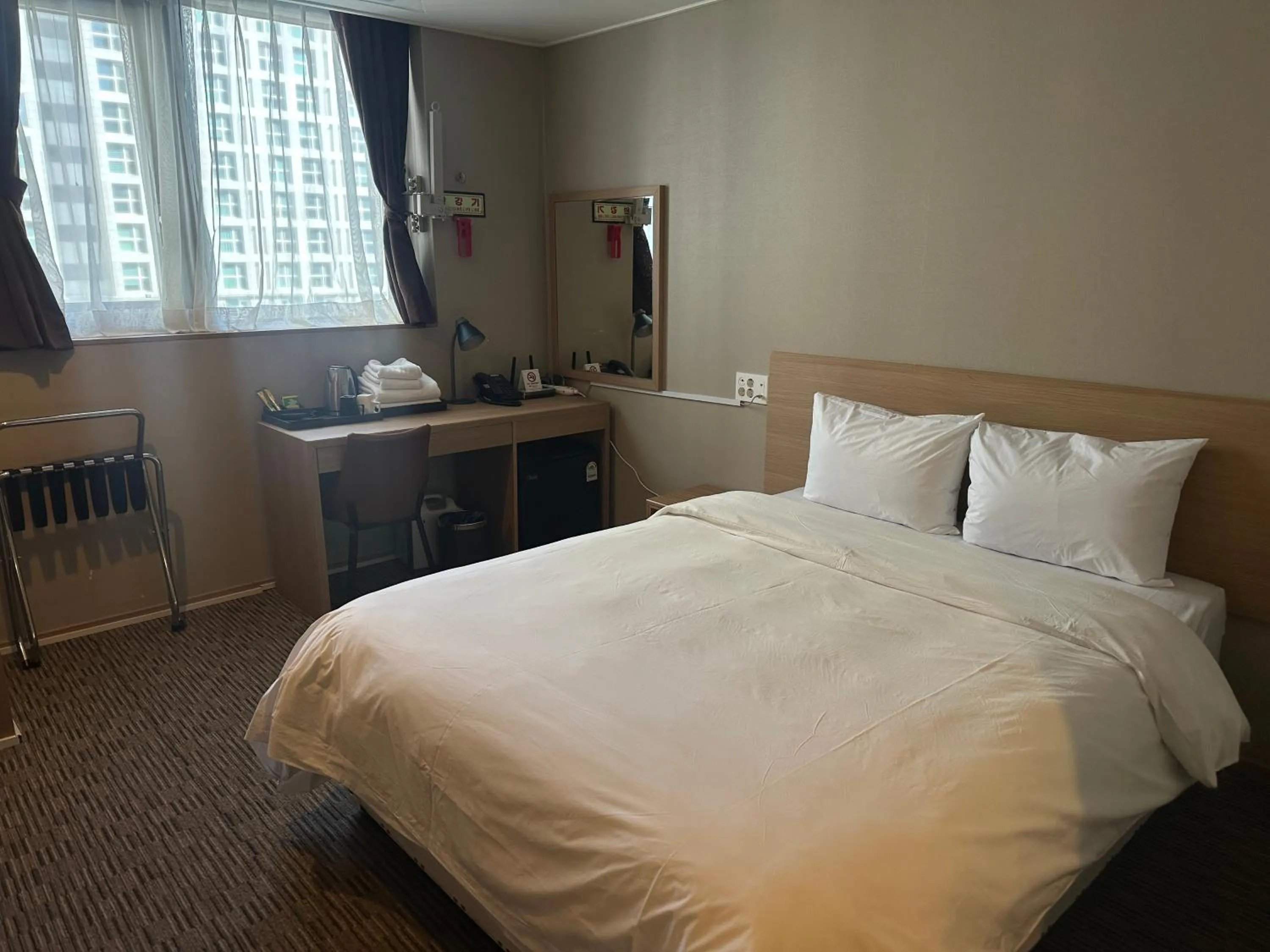 Bed in Golden Harbor Hotel Pyeongtaek