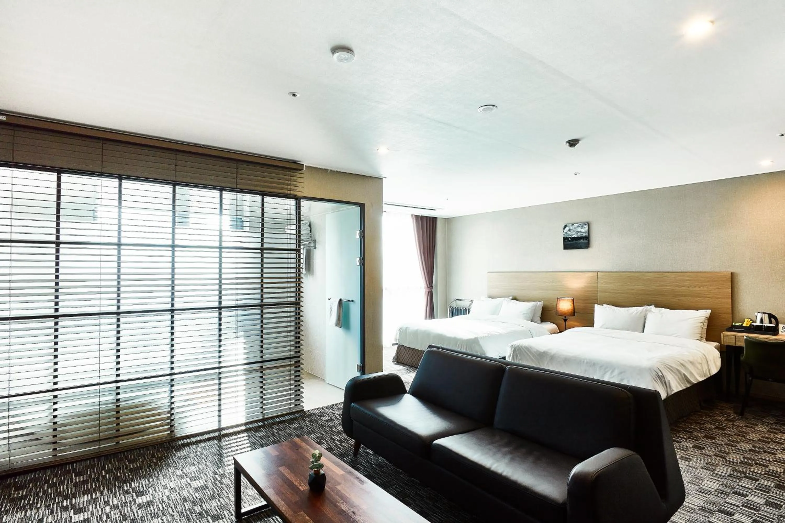 Bed in Golden Harbor Hotel Pyeongtaek