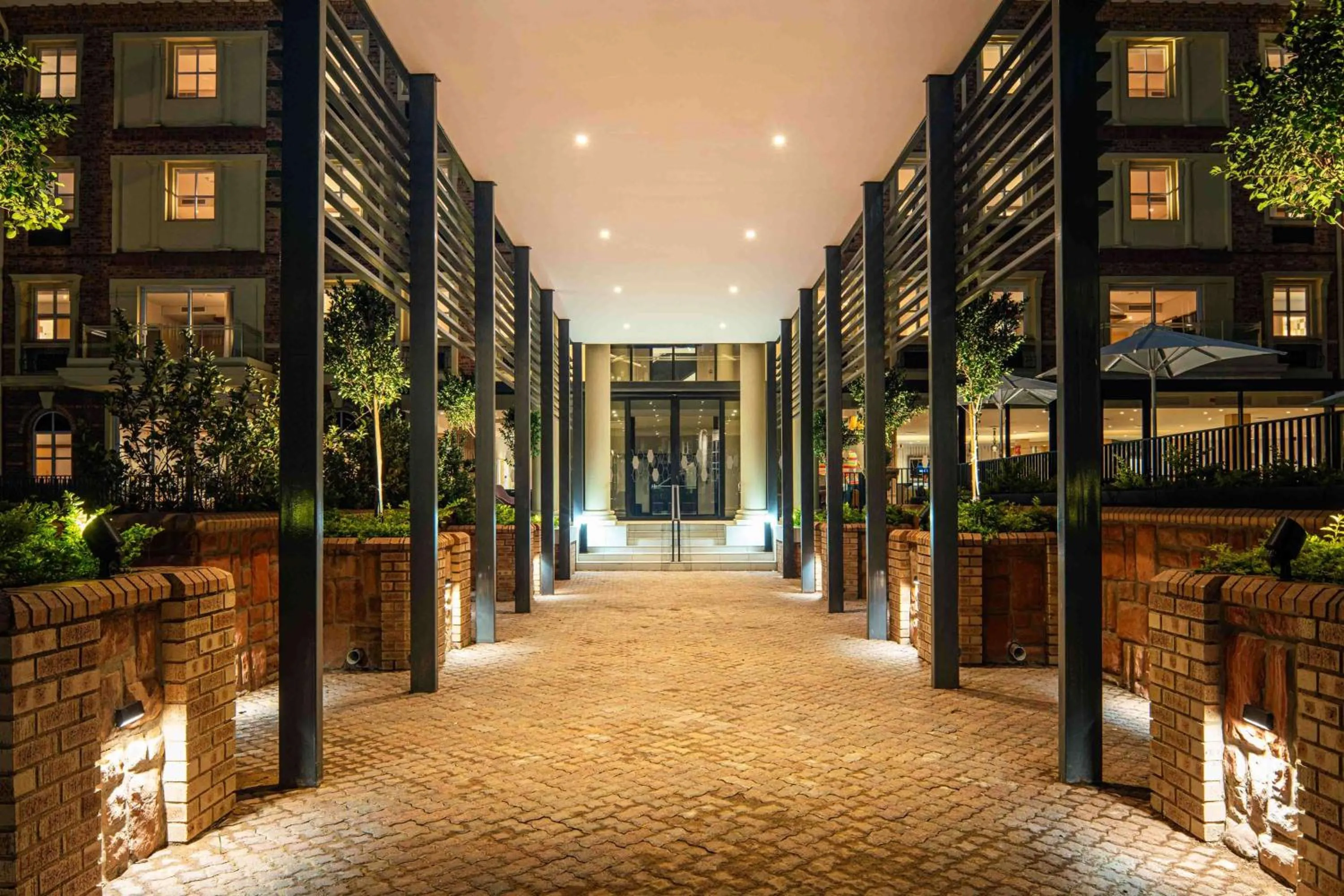 Property building in Hampton By Hilton Sandton Grayston