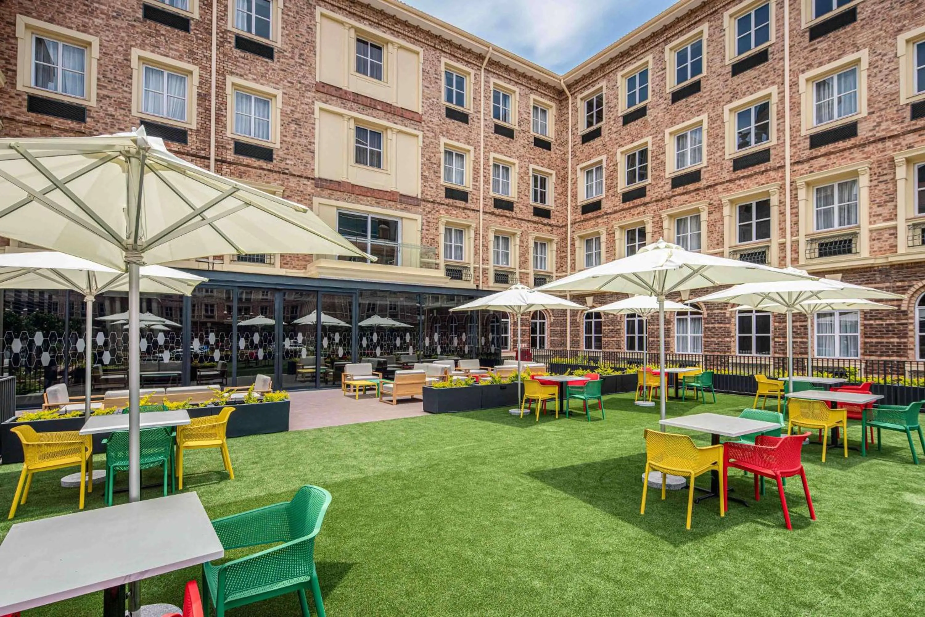 Patio in Hampton By Hilton Sandton Grayston