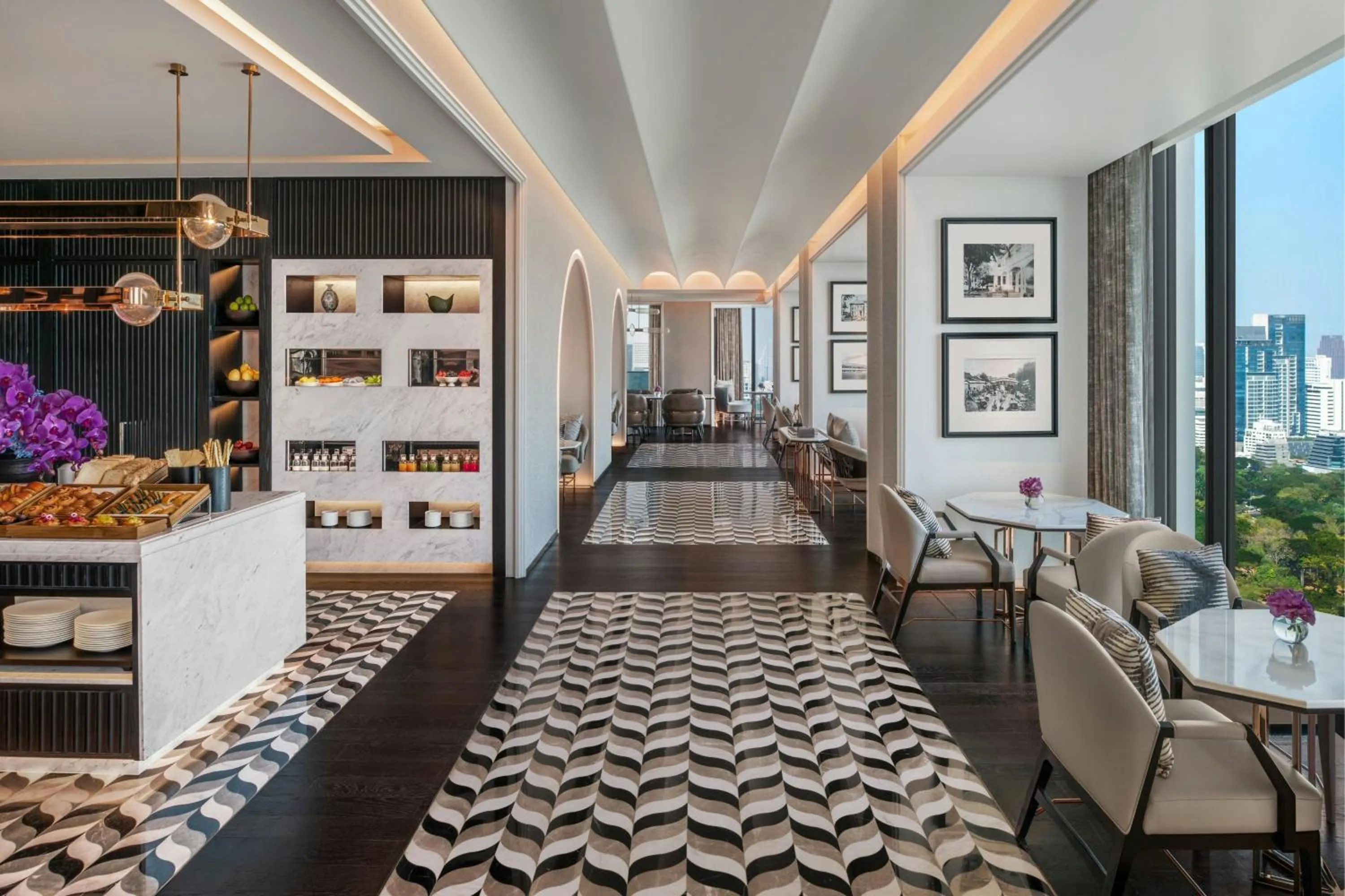 Lounge or bar in The Ritz-Carlton, Bangkok